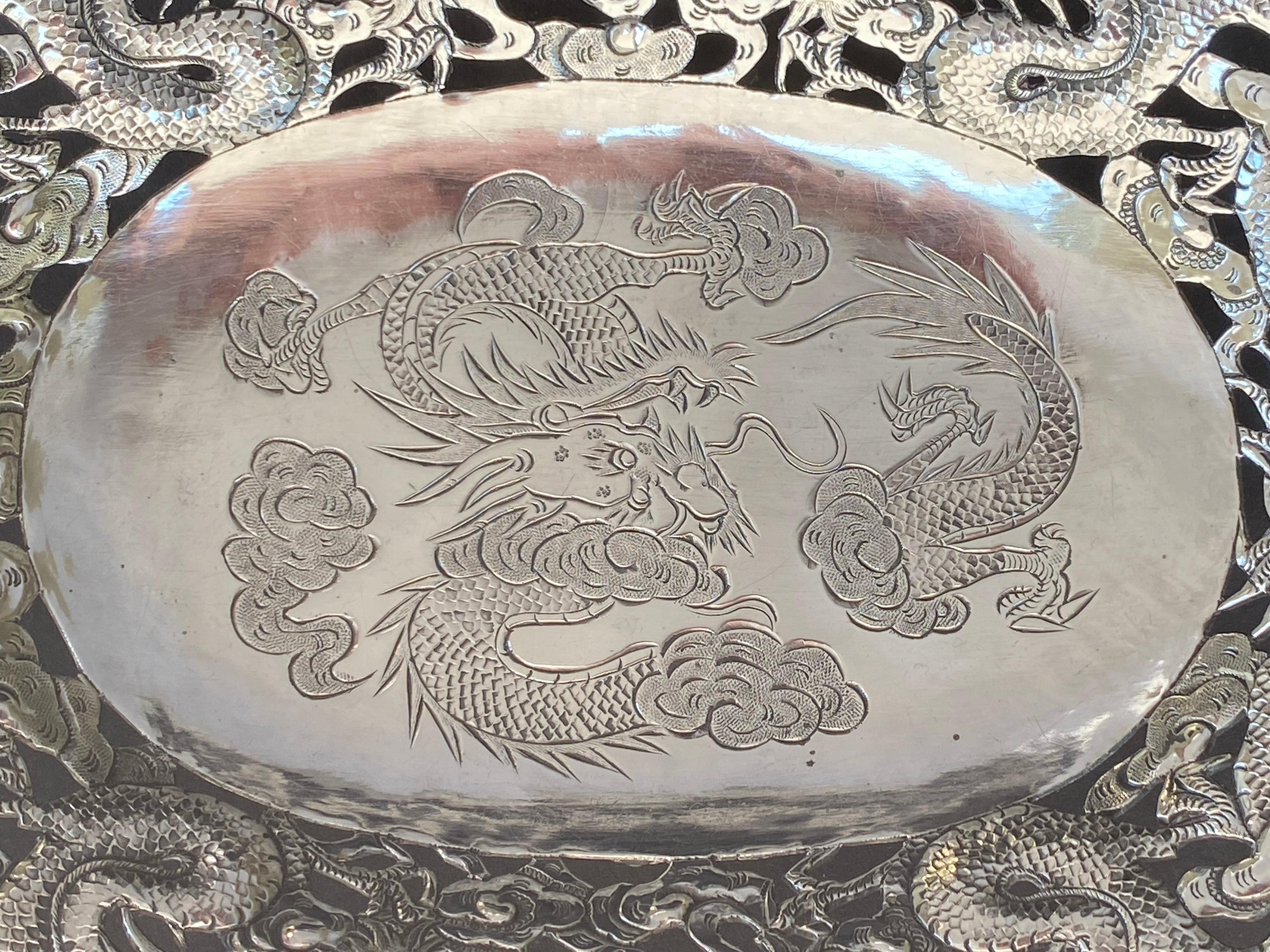 c1900 Plato de dragón de plata de exportación chino de Wang Hing en venta 6