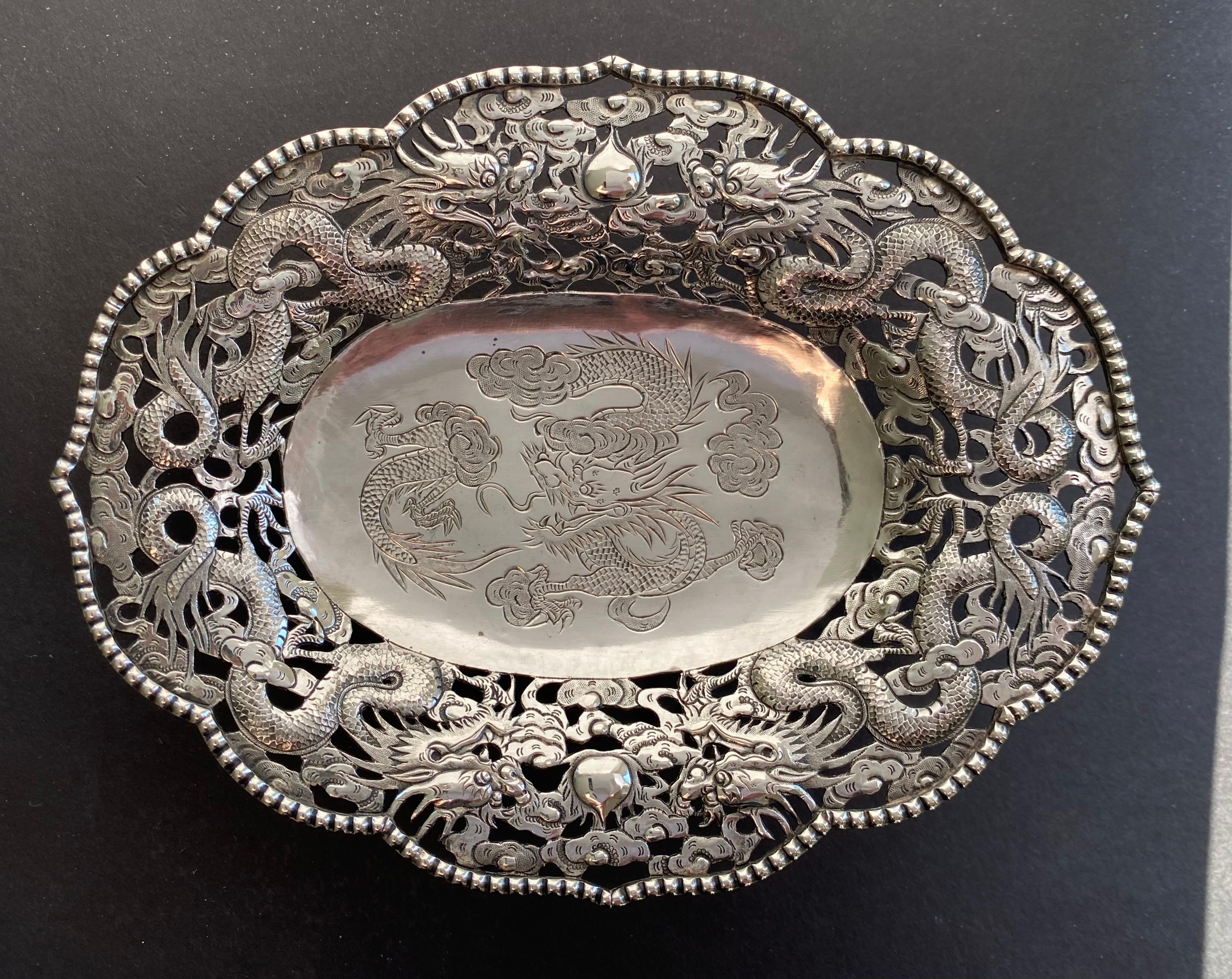 c1900 Plato de dragón de plata de exportación chino de Wang Hing Vaciado en venta
