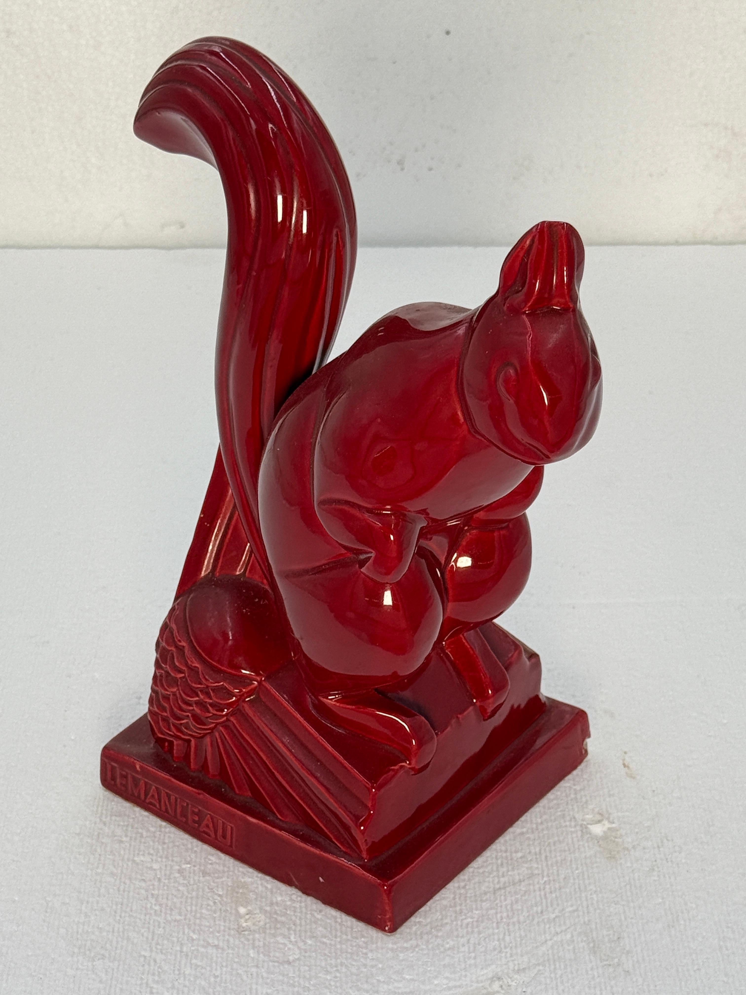 C1900 Französisch Keramik Rot Eichhörnchen. Einzigartiges Stück, das in Frankreich gekauft wurde. Altersgerechte Abnutzung, siehe detaillierte Fotos oder Nachricht an uns mit Fragen. 