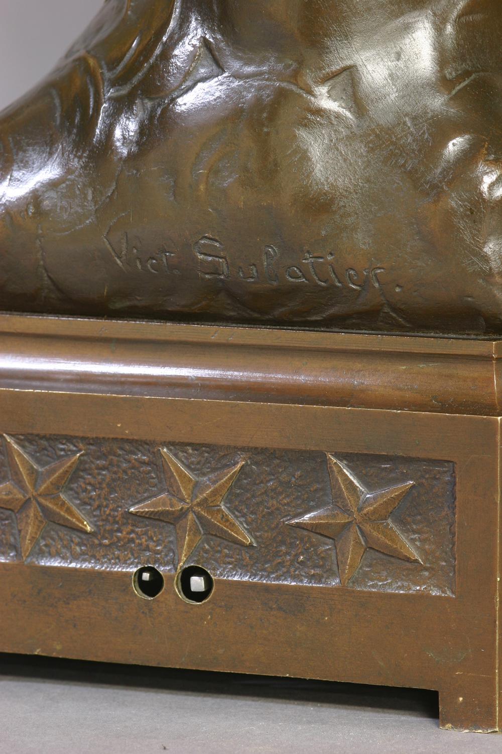 C.I.C. 1900 Horloge mystère en bronze patiné à deux aiguilles et cadran en verre Bon état - En vente à Greenlawn, NY