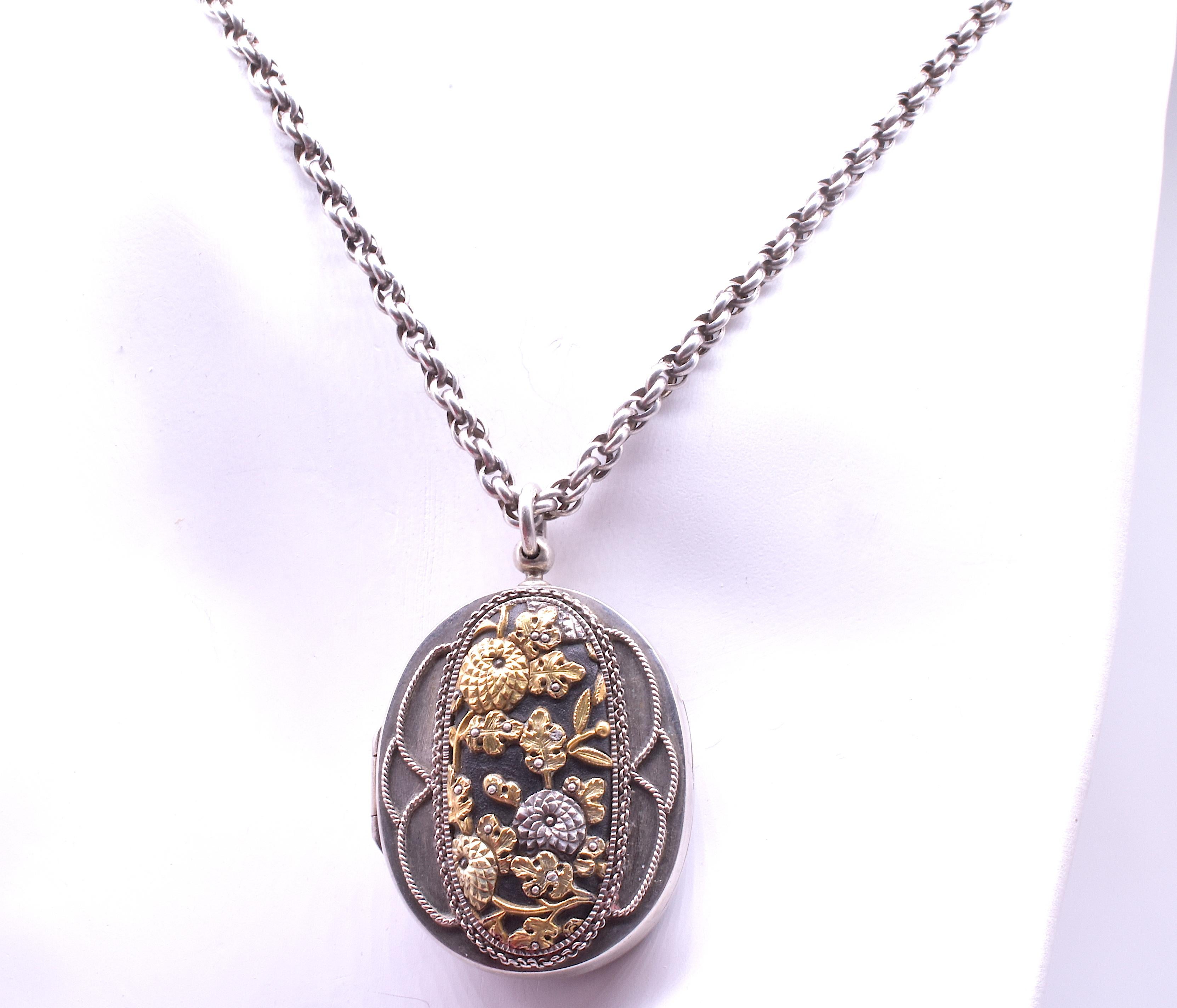 Shakudo Locket and Integrated Chain with Two Enchanting Scenes, circa 1900 In Excellent Condition In Baltimore, MD