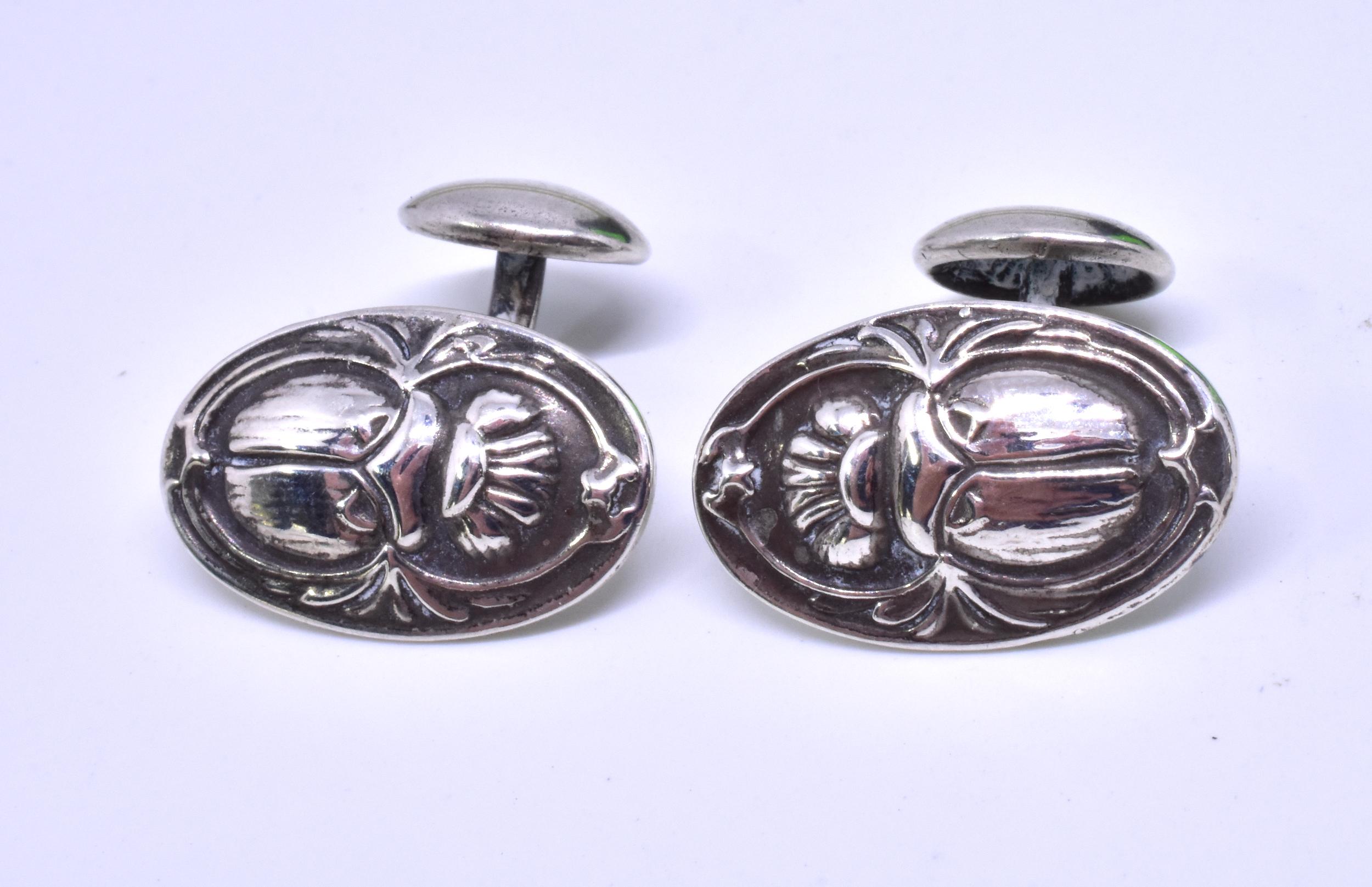 Unger Brothers Boutons de manchette scarabée en argent de style néo-égyptien, vers 1900 Excellent état - En vente à Baltimore, MD