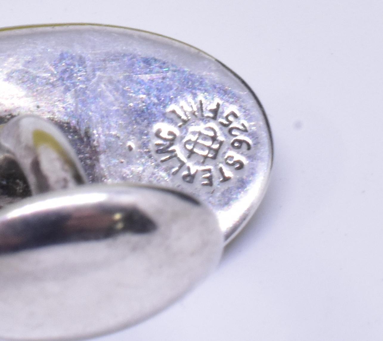 Unger Brothers Boutons de manchette scarabée en argent de style néo-égyptien, vers 1900 en vente 1