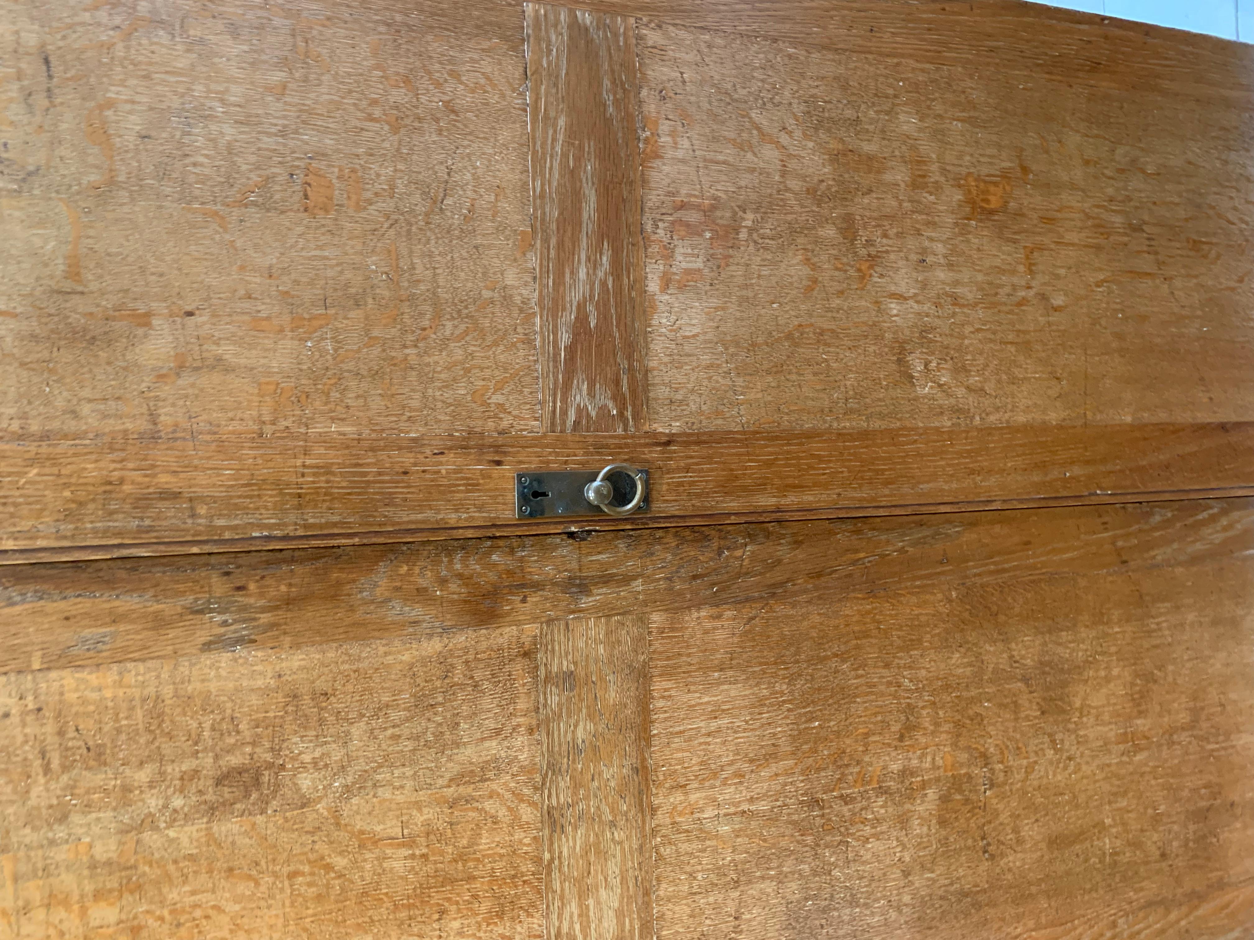 Armadio a quattro ante in Oak inglese del 1900 In condizioni buone in vendita a London, GB