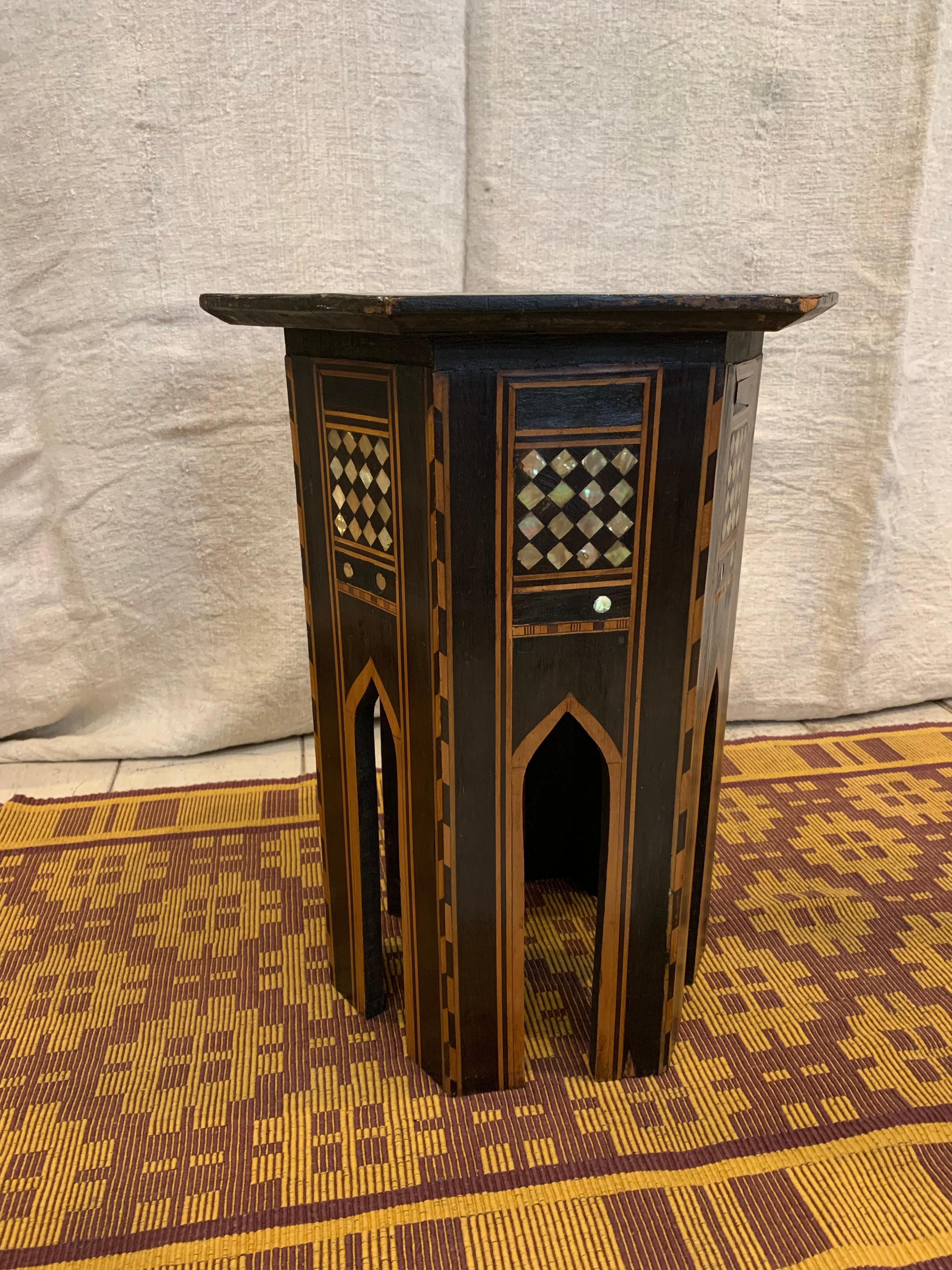 C1900s Syrian octagonal small table with mother of pearl 3
