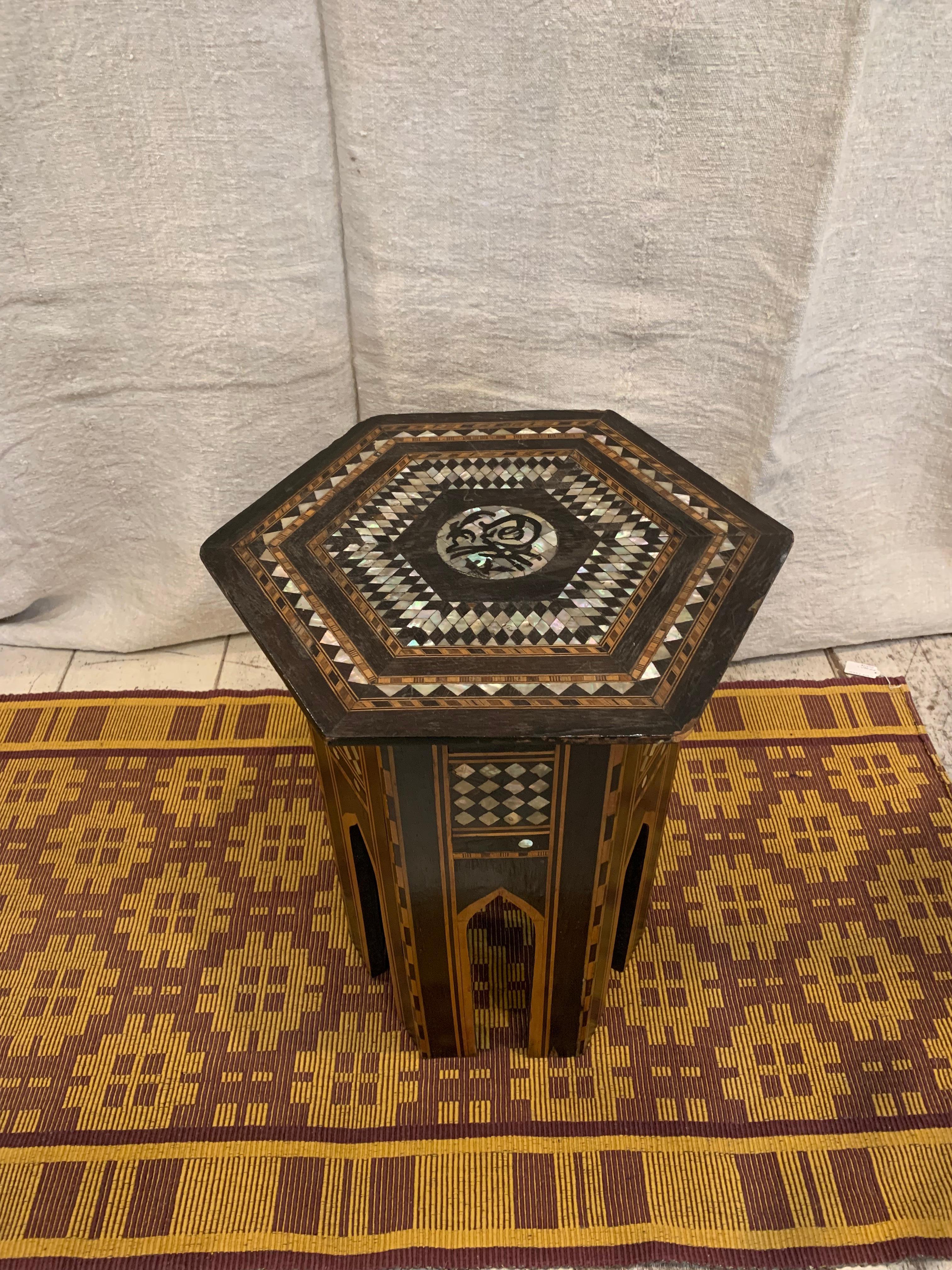 C1900s Syrian octagonal small table with mother of pearl 4