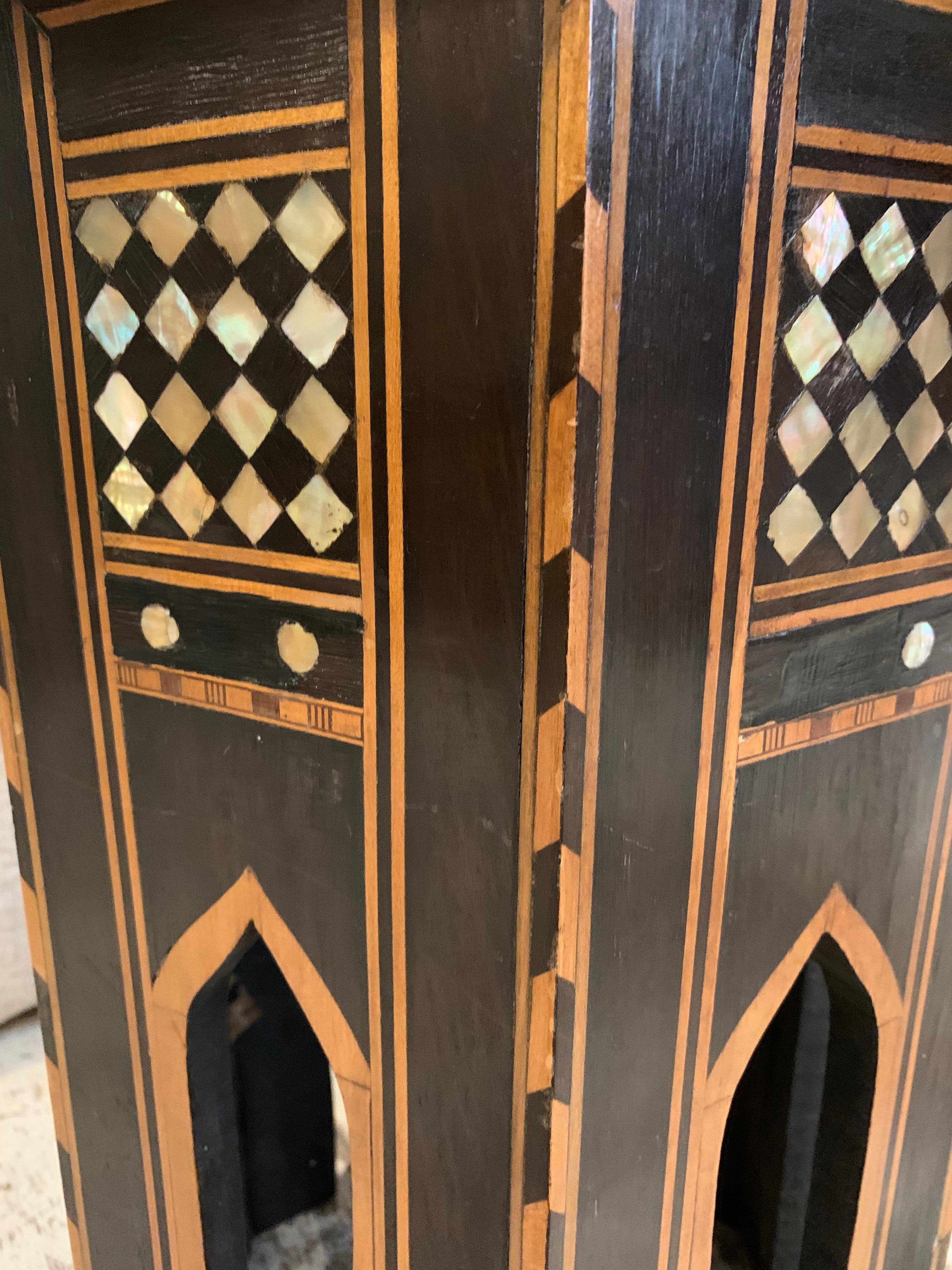 C1900s Syrian octagonal small table with mother of pearl In Good Condition In London, GB