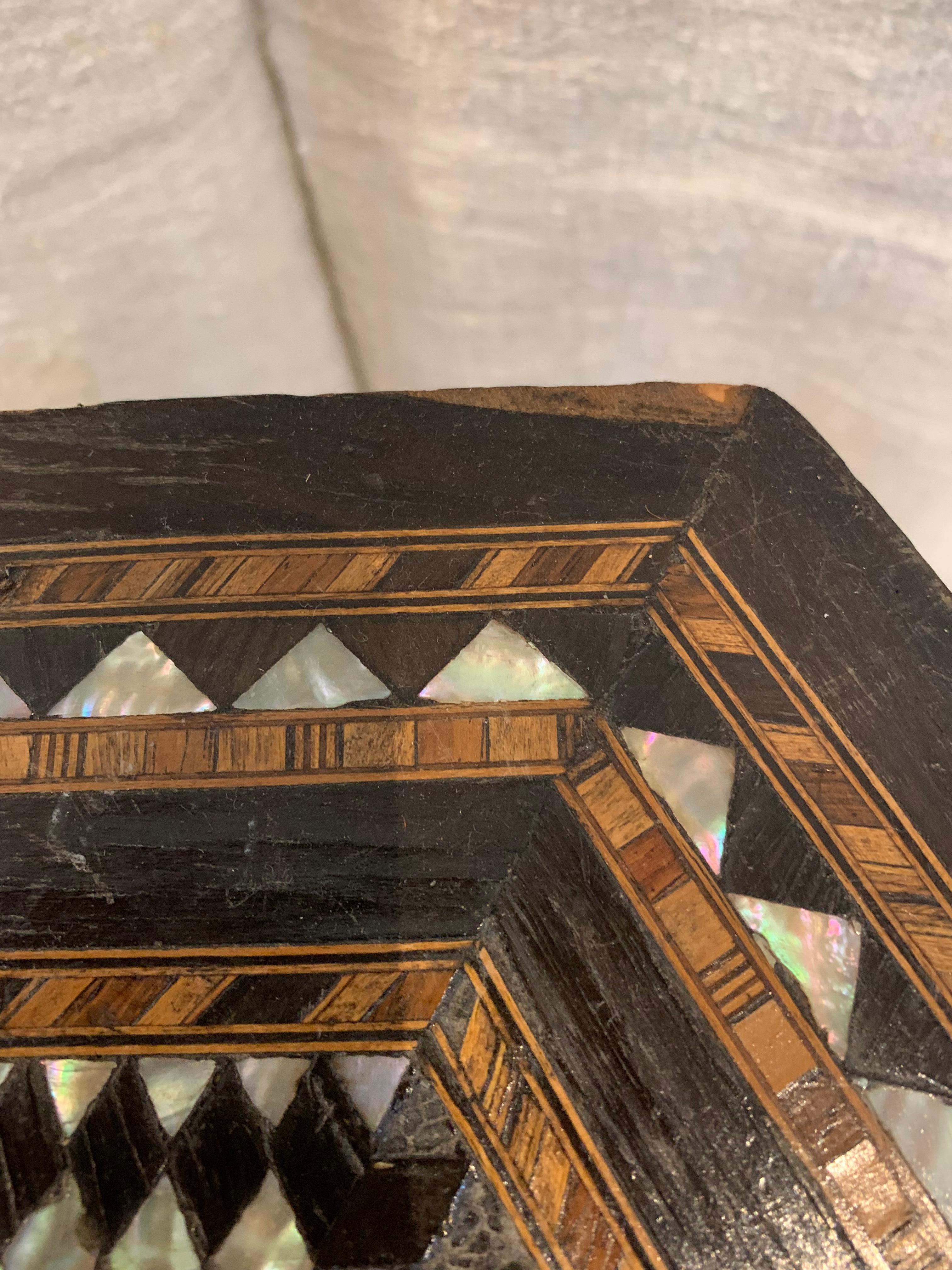C1900s Syrian octagonal small table with mother of pearl 1