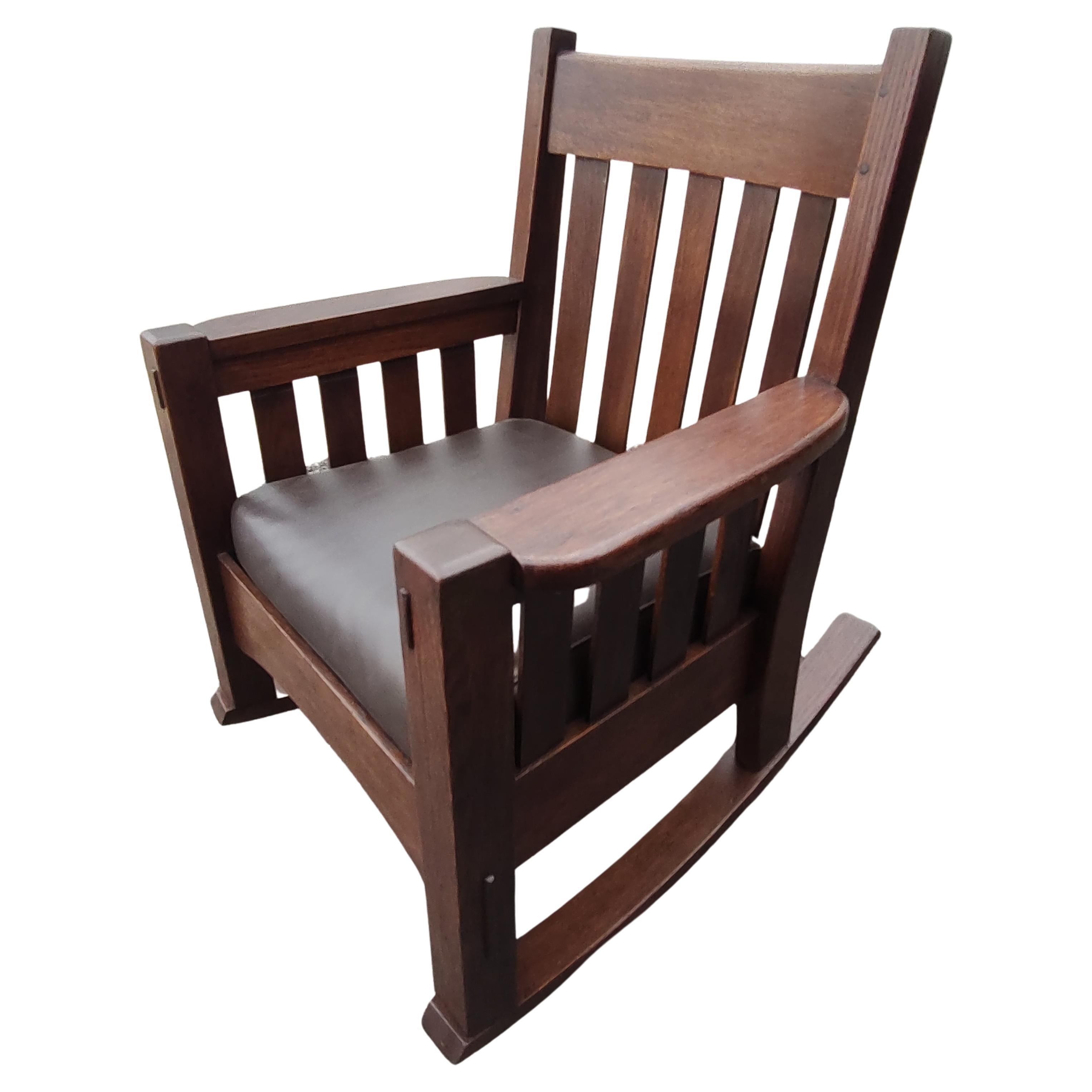 Mission Arts & Crafts Rocker by Harden Quarter Sawn Oak w Leather Seat, C1905  In Good Condition For Sale In Port Jervis, NY