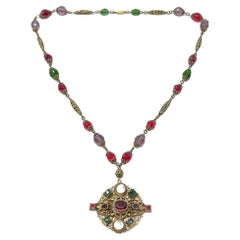 A.I.C C. Collier à pendentifs en verre antique d'inspiration byzantine