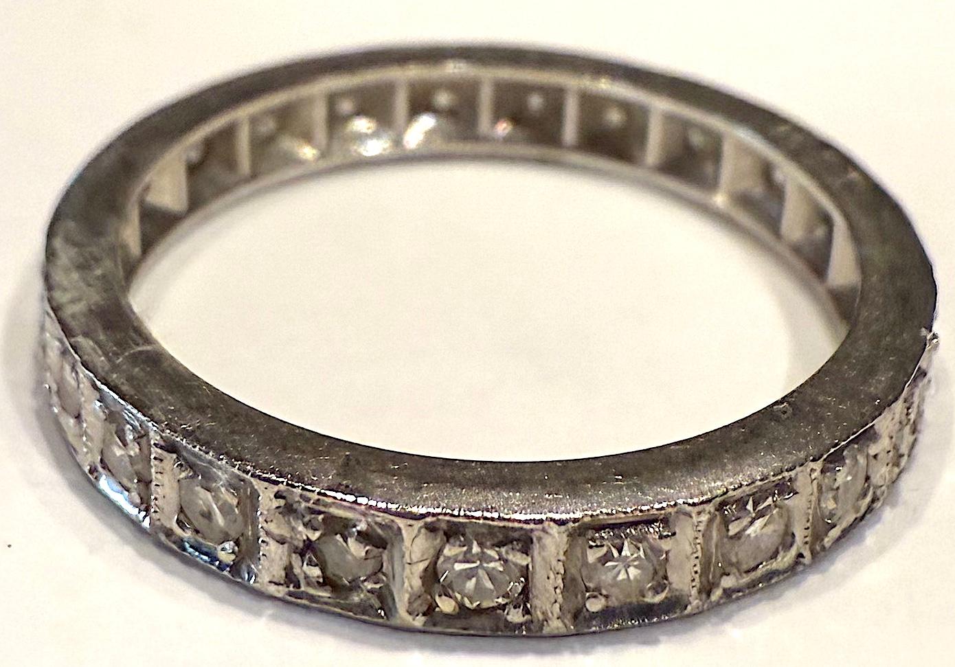 C1910 Diamant-Eternity-Ring, gestempelt 18CT  Größe 8.25 (Art déco) im Angebot
