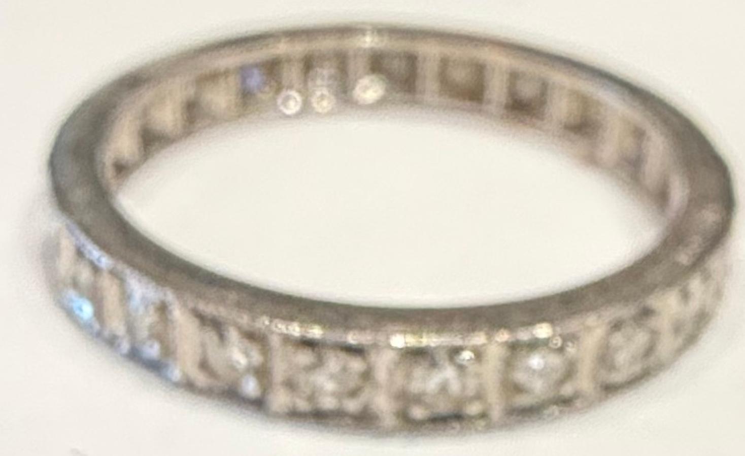 C1910 Diamant-Eternity-Ring, gestempelt 18CT  Größe 8.25 (Kissenschliff) im Angebot