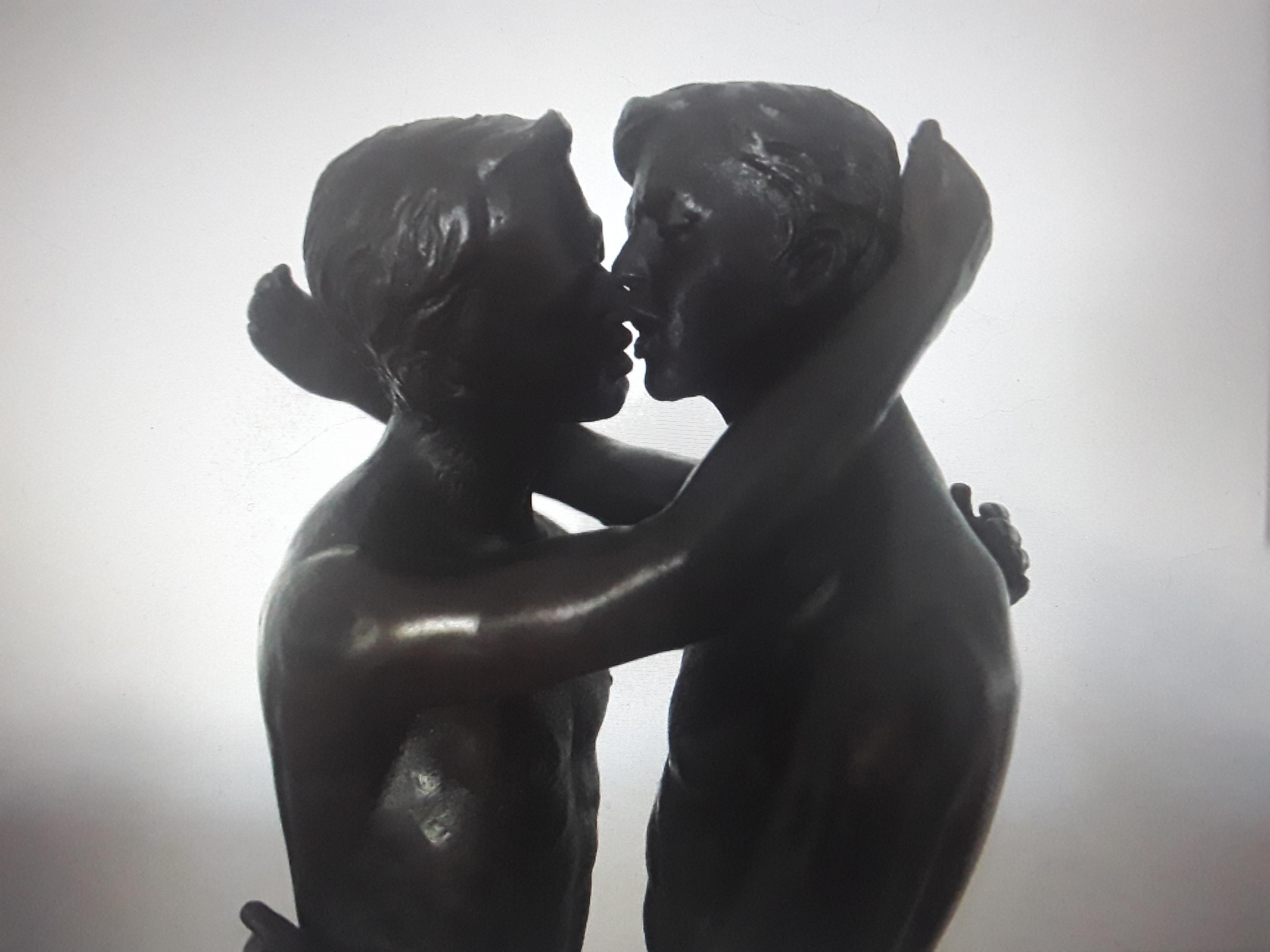 Néoclassique Sculpture française originale en bronze « Des Hommes Amoreux » signée Jean Patoue, vers 1910
