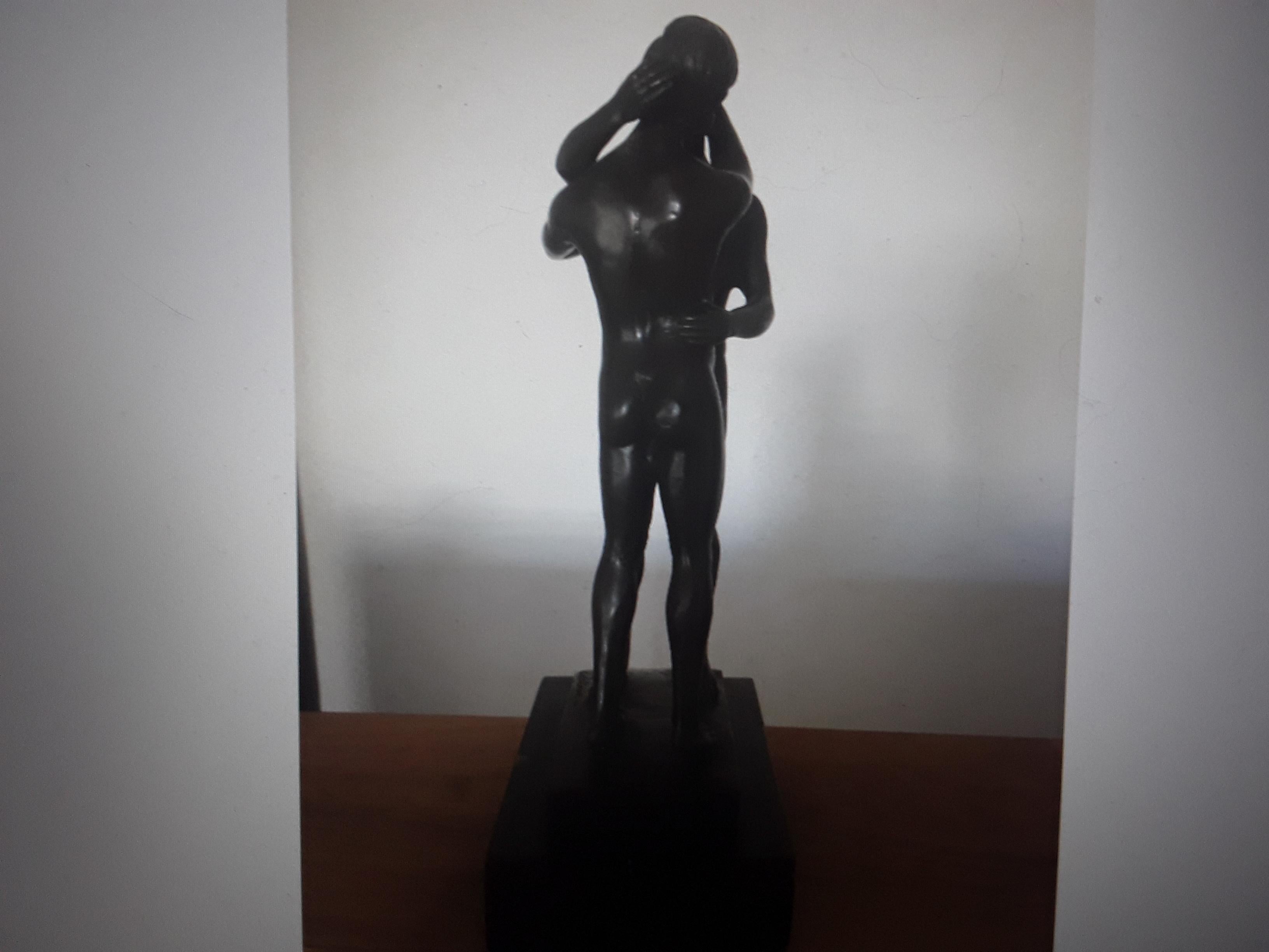 Sculpture française originale en bronze « Des Hommes Amoreux » signée Jean Patoue, vers 1910 Bon état à Opa Locka, FL