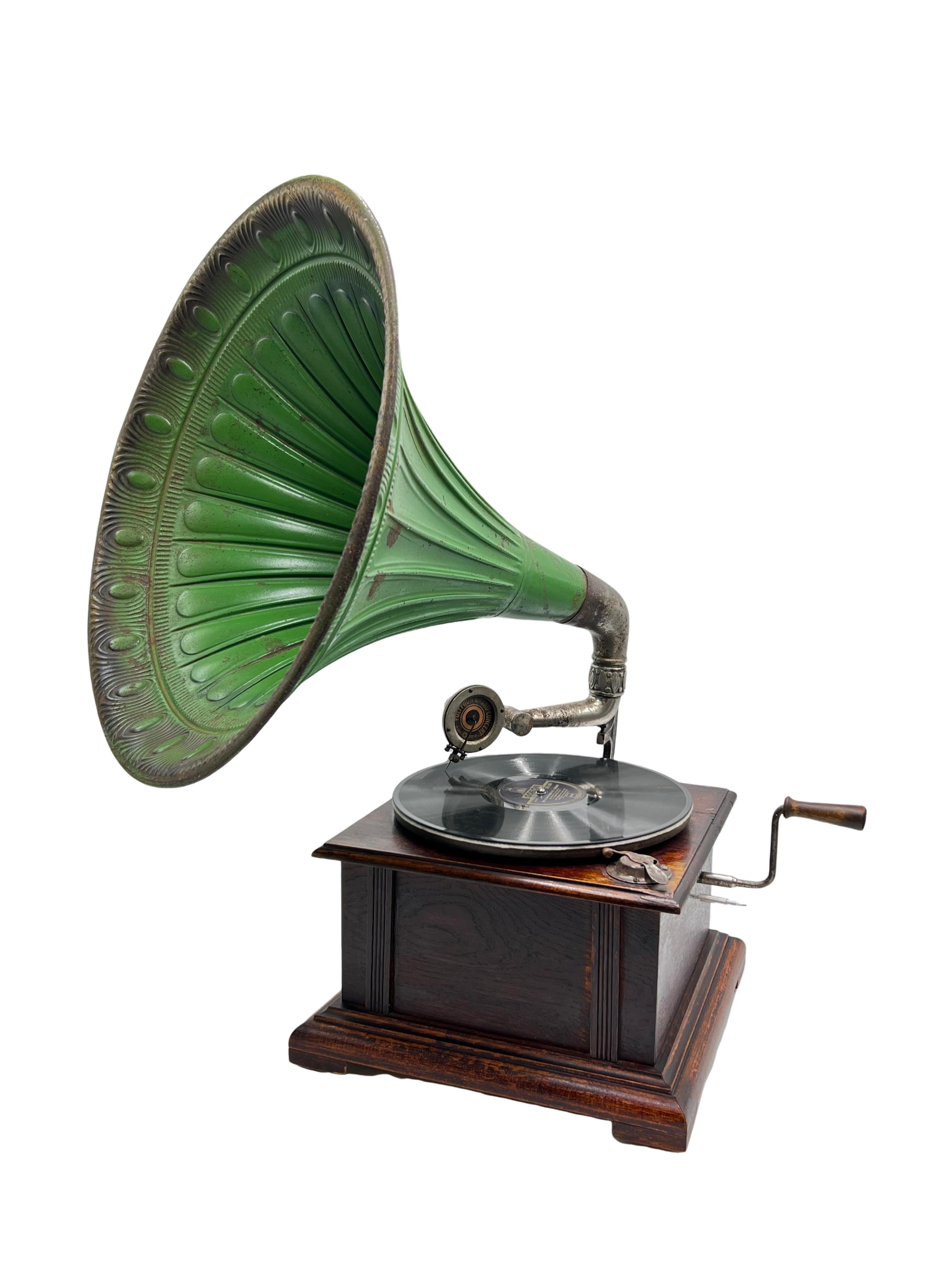 c1910s Horn Gramophone - Phonographe avec Polyphon Concert Soundbox, étui en Oak en vente 5