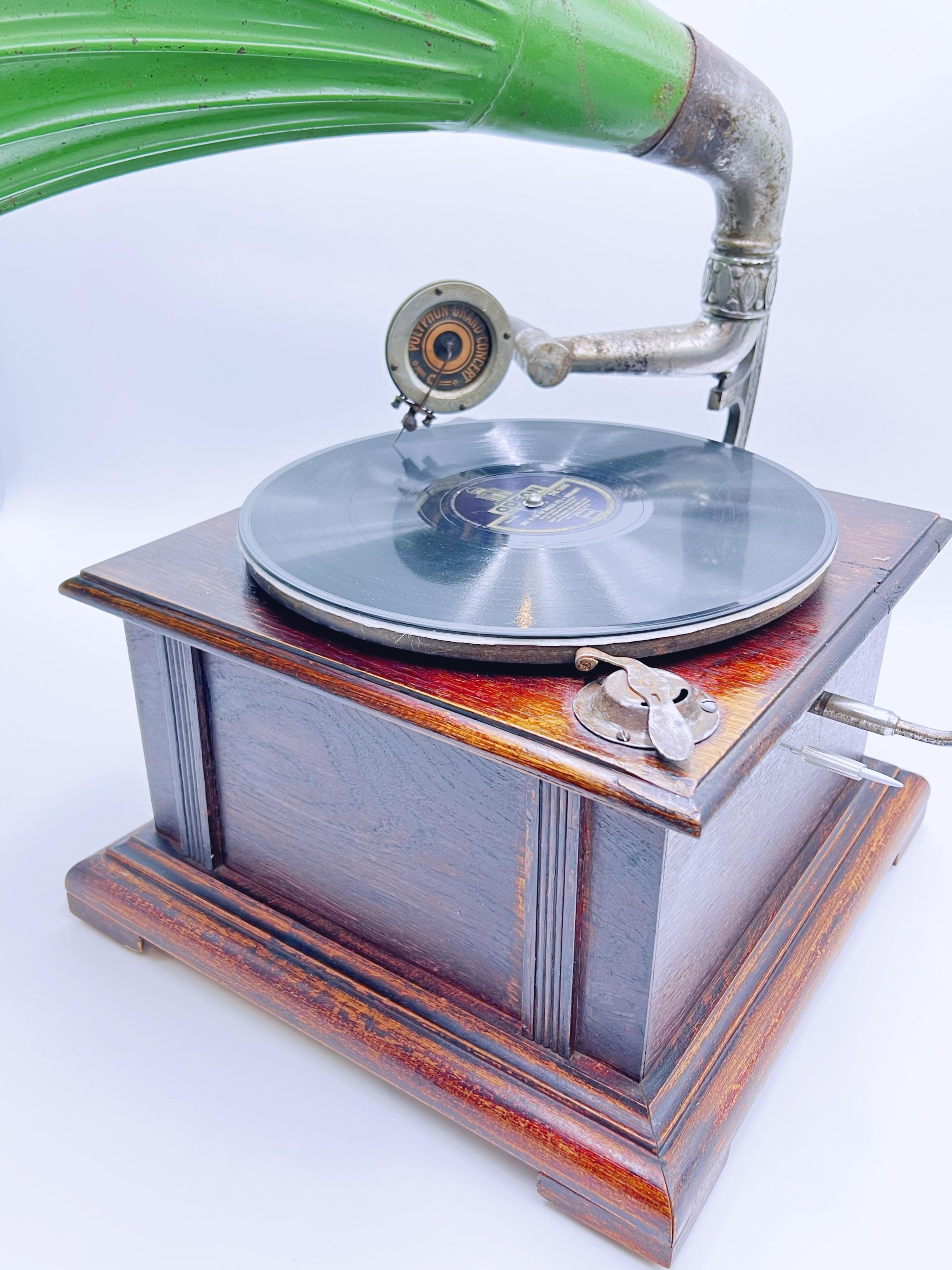 Allemand c1910s Horn Gramophone - Phonographe avec Polyphon Concert Soundbox, étui en Oak en vente