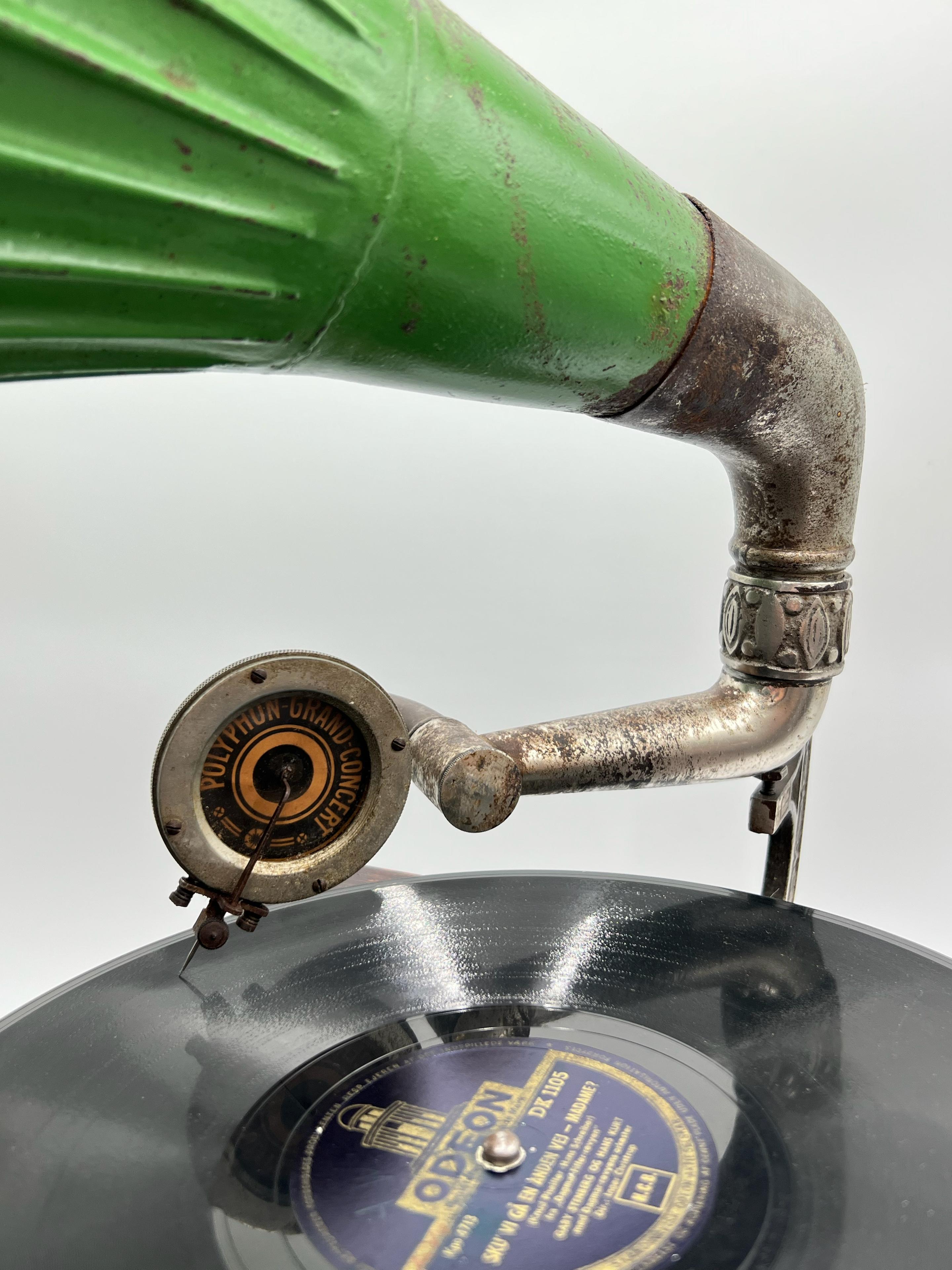 c1910s Horn Gramophone - Phonographe avec Polyphon Concert Soundbox, étui en Oak Bon état - En vente à Skien, NO