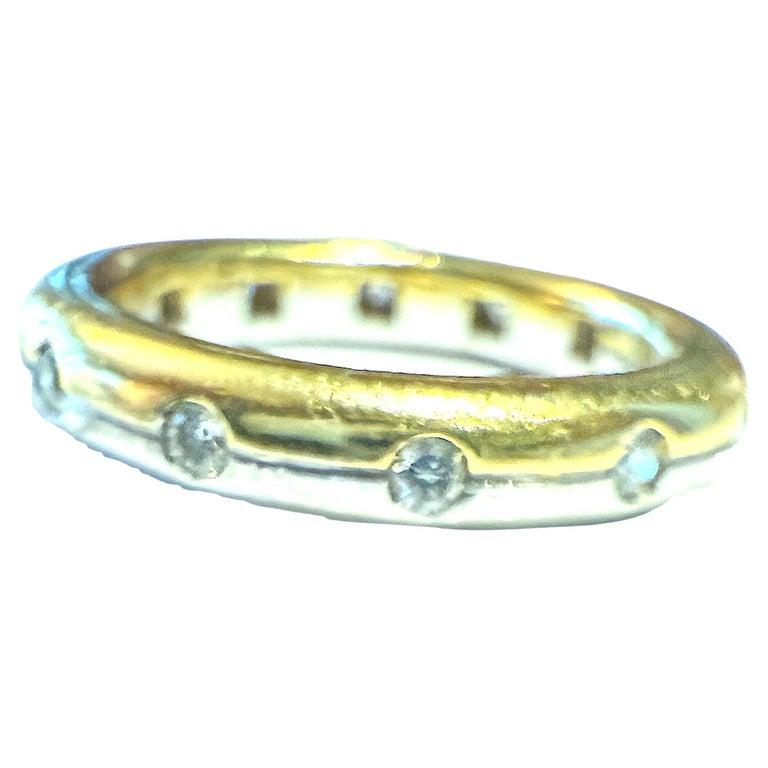 Eternity-Ring aus 18 Karat und Platin mit horizontaler Array von Diamanten, um 1920 im Angebot 9