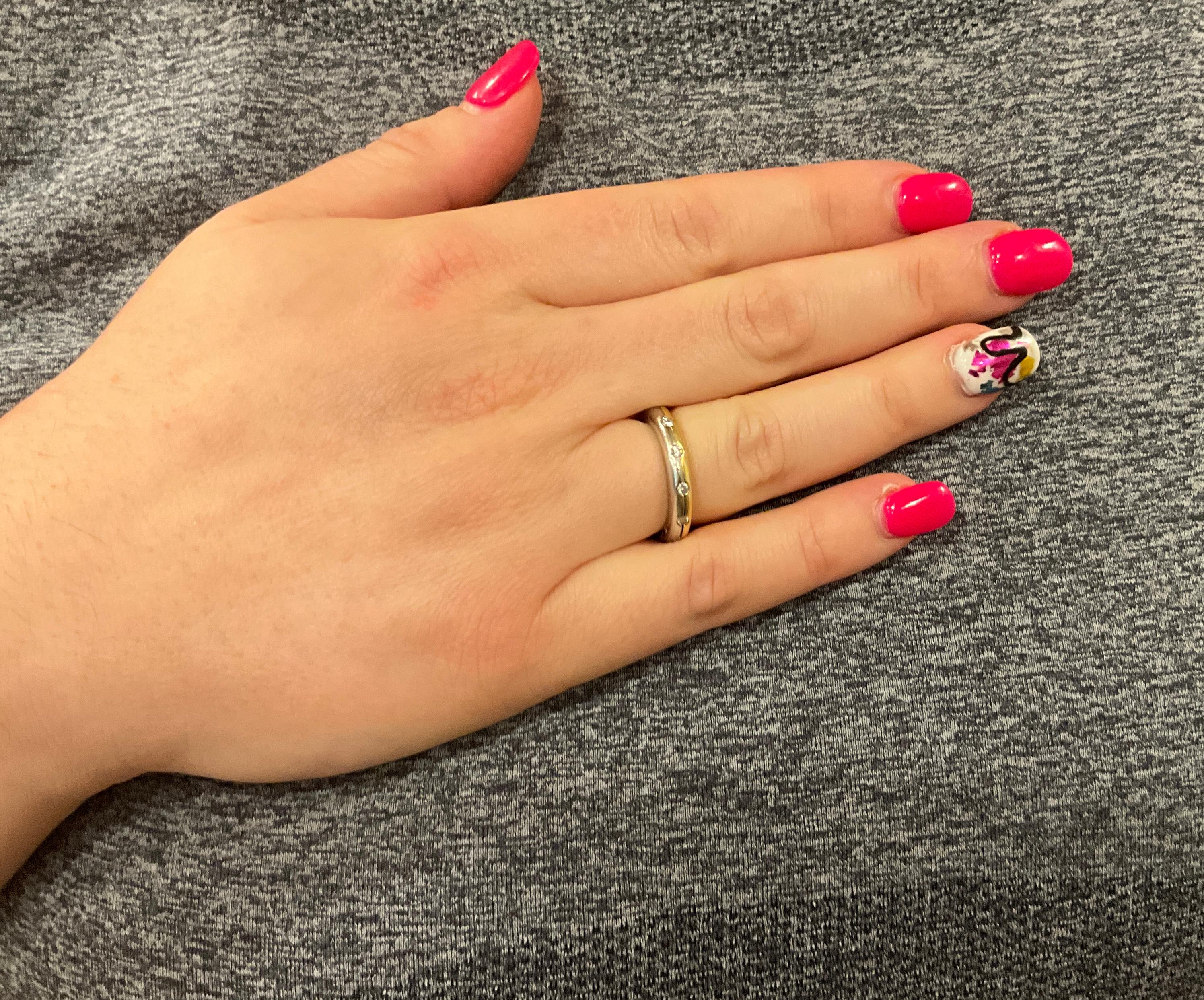 Eternity-Ring aus 18 Karat und Platin mit horizontaler Array von Diamanten, um 1920 (Baguetteschliff) im Angebot