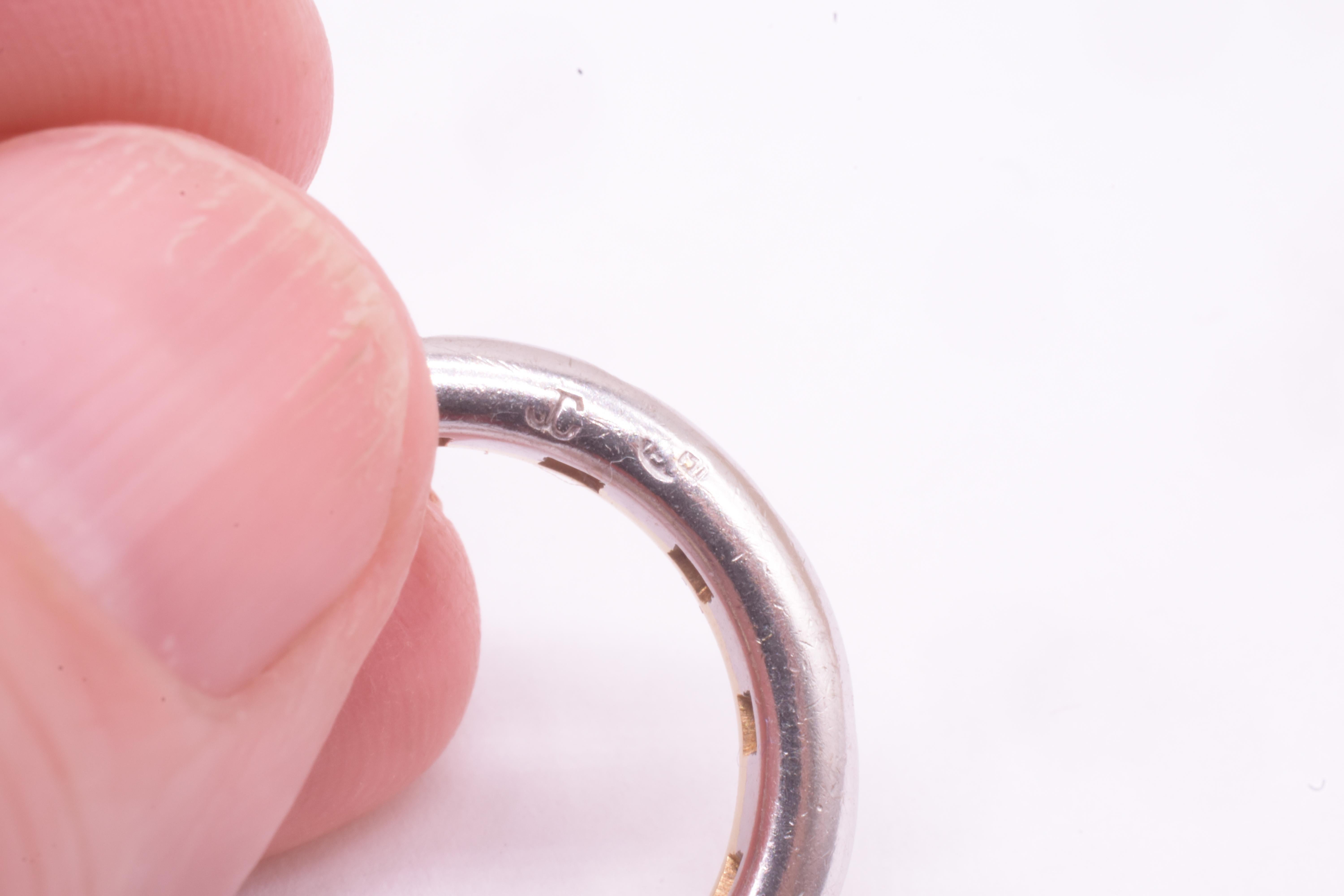 Eternity-Ring aus 18 Karat und Platin mit horizontaler Array von Diamanten, um 1920 für Damen oder Herren im Angebot