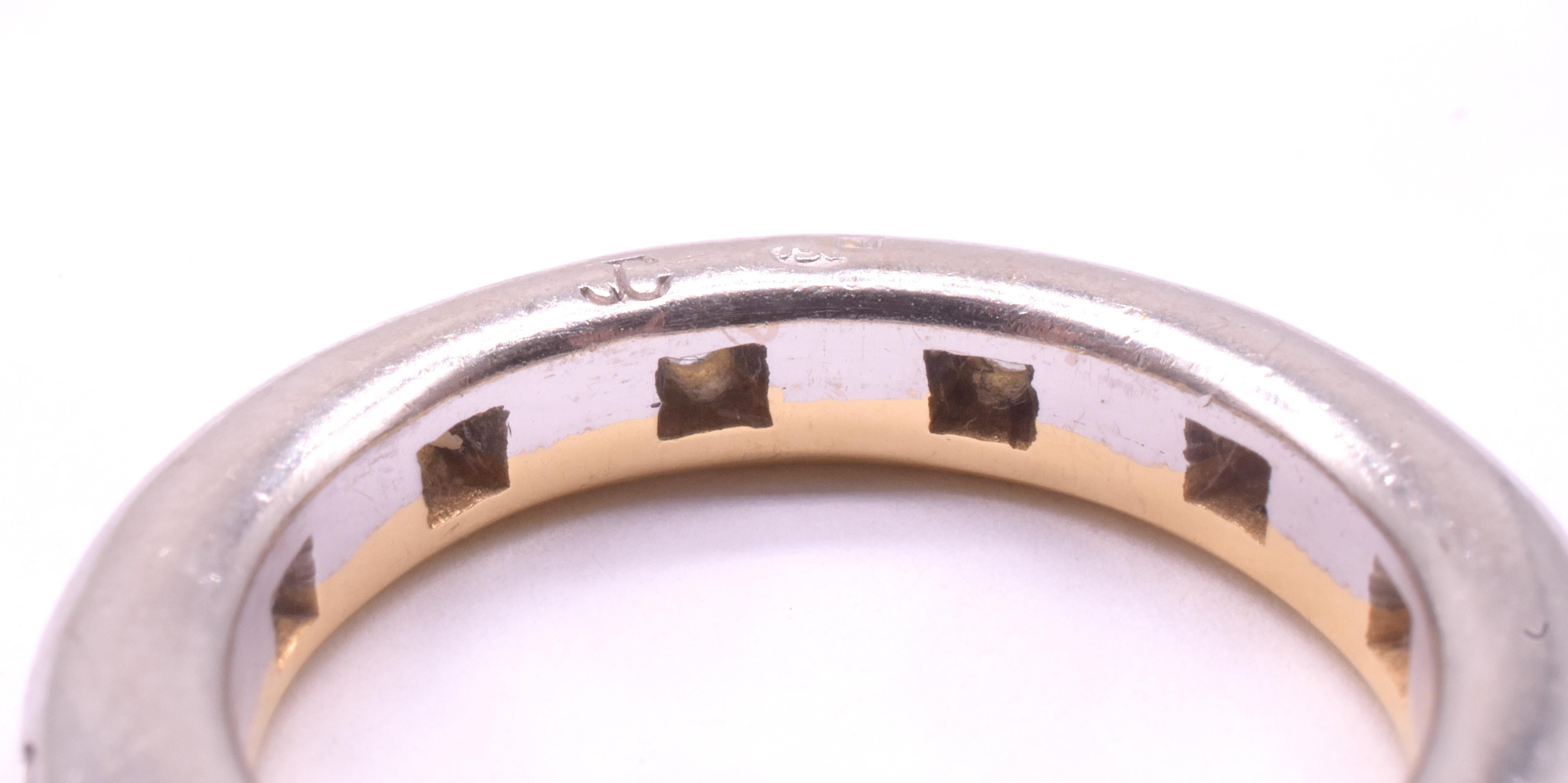 Eternity-Ring aus 18 Karat und Platin mit horizontaler Array von Diamanten, um 1920 im Angebot 3