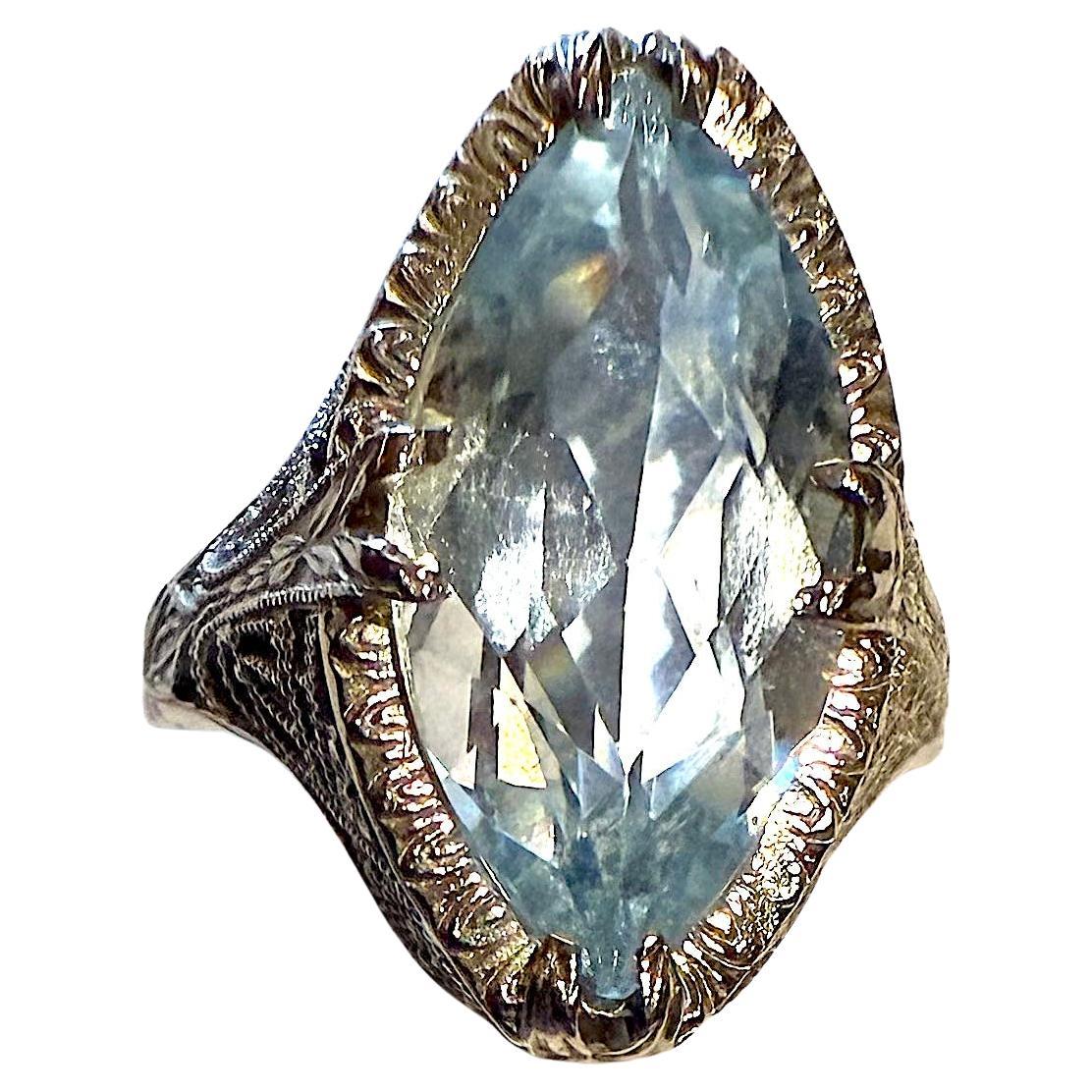 Art déco C1920 déco en or blanc 18 carats  Bague Filligris avec une coupe ovale  Aigue-marine de 3 carats en vente