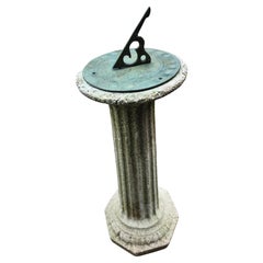 Base en pierre moulée avec cadran solaire vert-de-gris en bronze, C1920