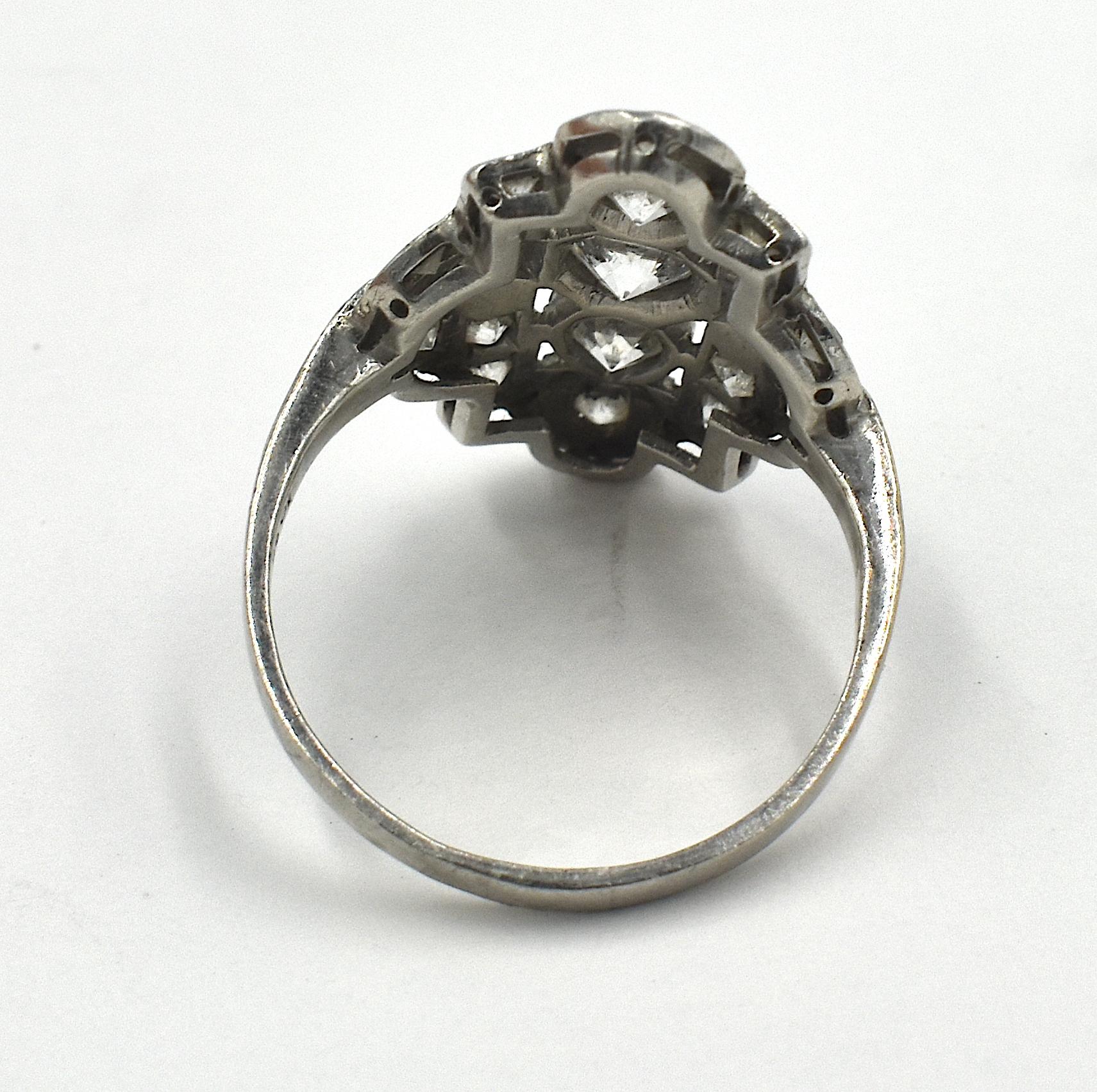 Diamond and Platinum Art Deco Ring, circa 1920 In Excellent Condition For Sale In Baltimore, MD