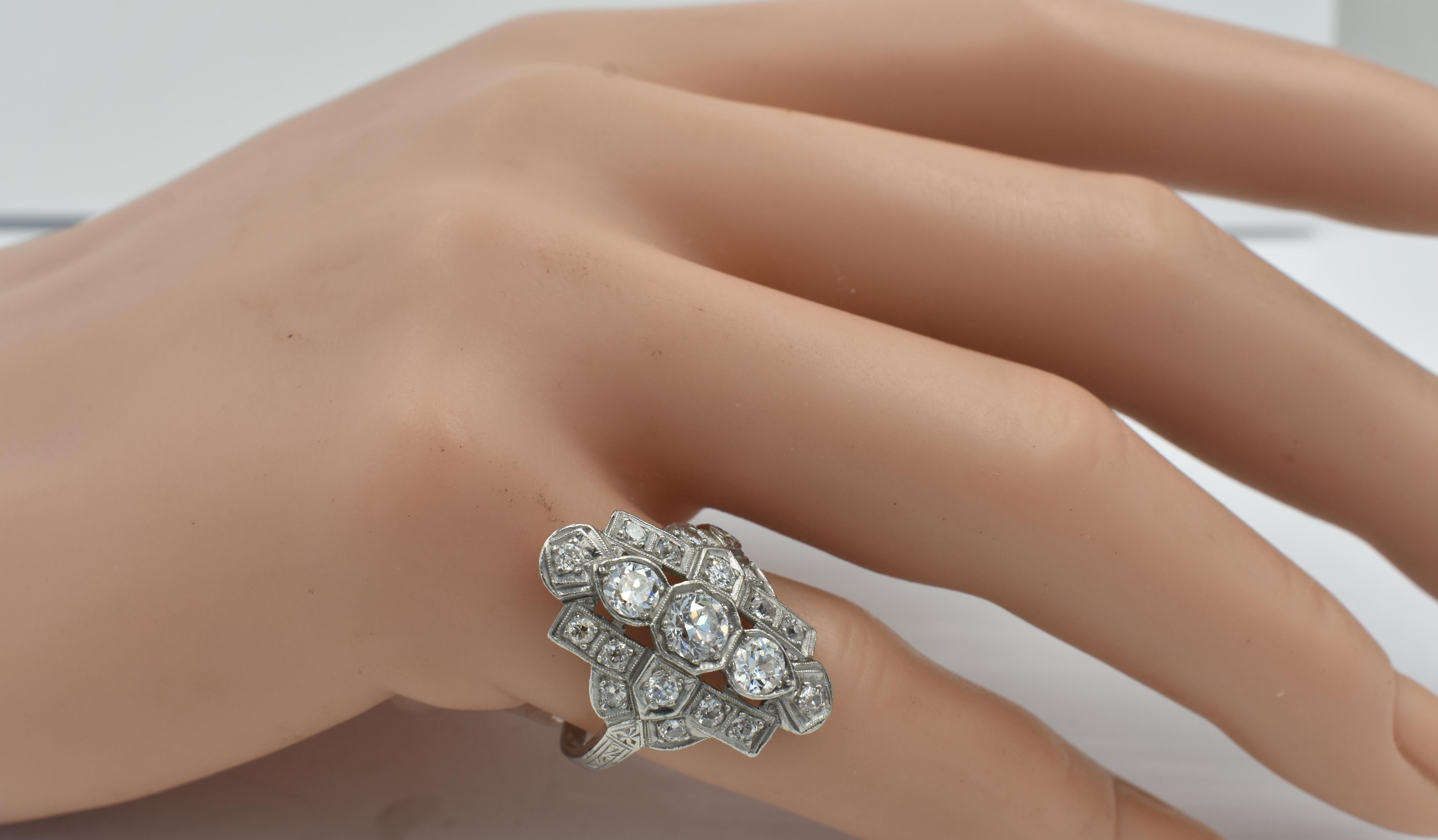 Diamant- und Platin- Art-Déco-Ring, um 1920 1