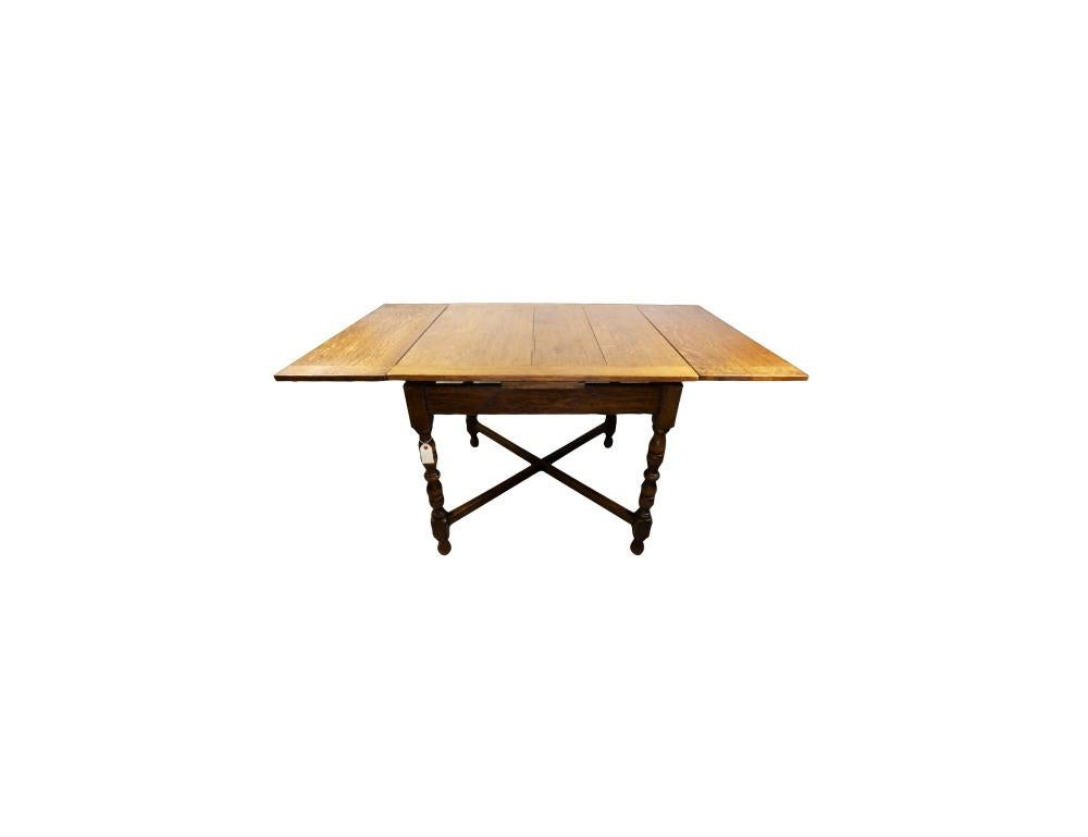 C.1920, English Tiger Oak Draw Leaf Pub Table In Good Condition In Bonita Springs, FL