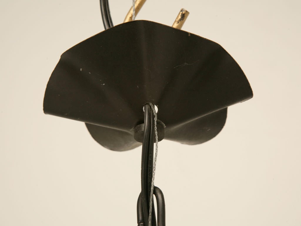 Lanterne française en fer forgé à la main avec verre teinté datant de 1920, entièrement d'origine en vente 3