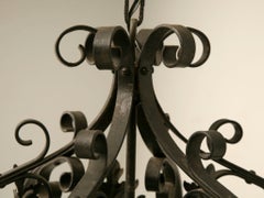 Französische handgeschmiedete Eisenlaterne aus dem Jahr 1920 mit Buntglasmalerei, Original