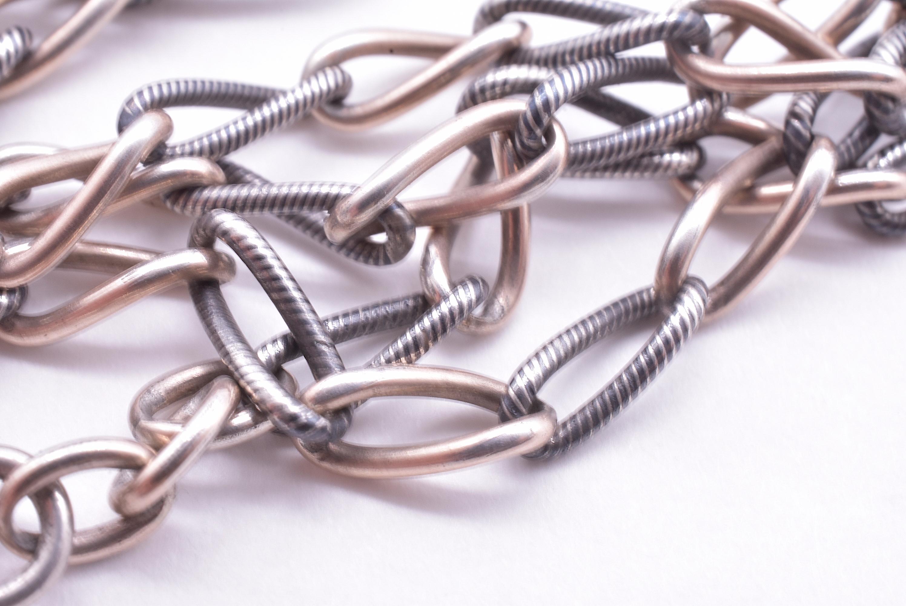 twisted loop chain