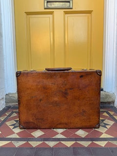 C1920 Louis Vuitton Leather suitcase
