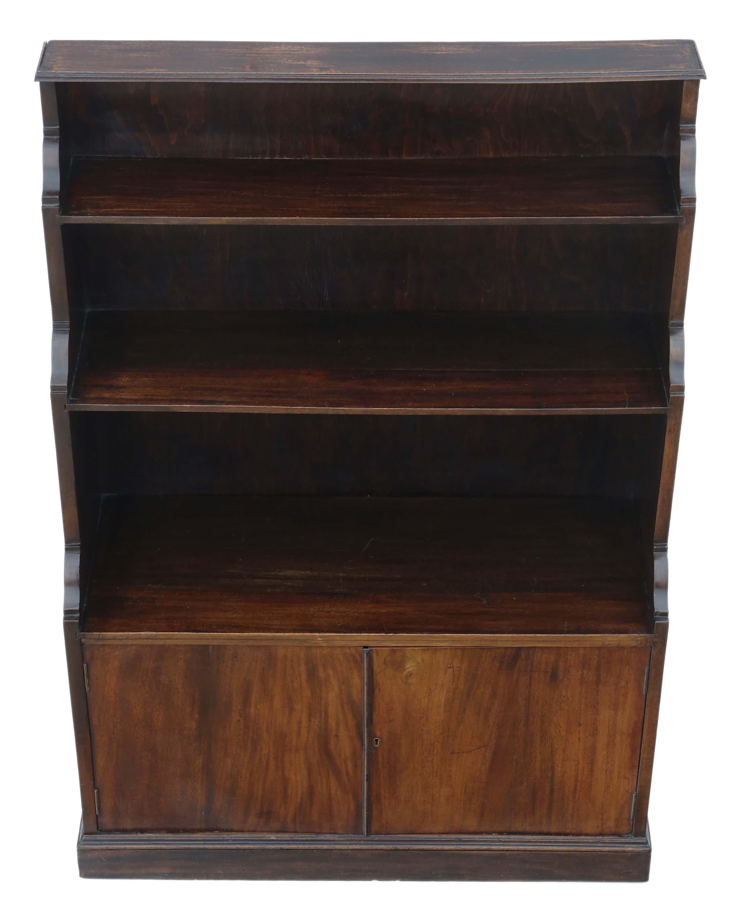 Antique quality circa 1920 Campaign mahogany waterfall bookcase.
Solid and strong, with no loose joints and no woodworm. A lovely quality piece.
Would look great in the right location!
Overall maximum dimensions: 88cm W x 34cm D x 124cm