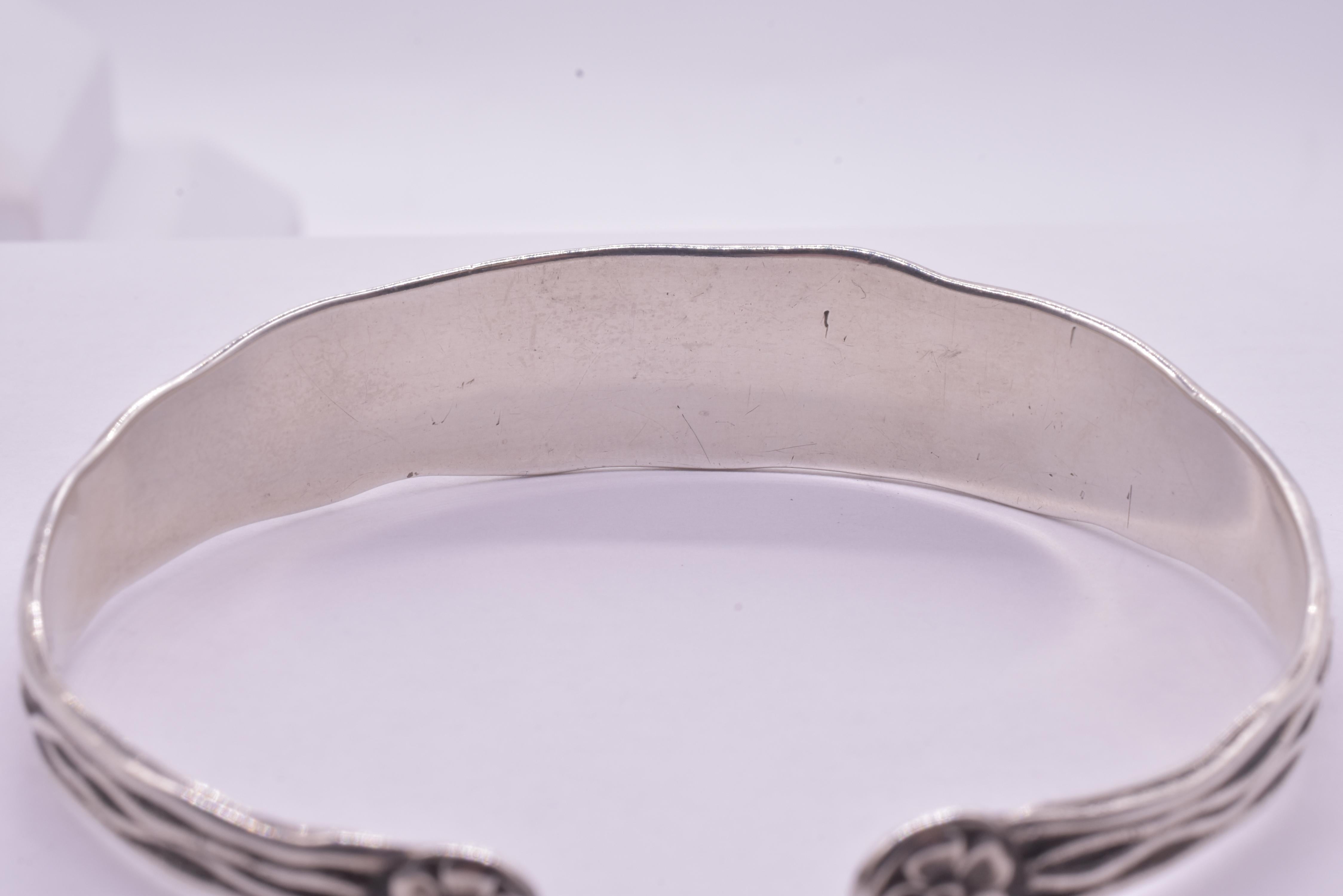 C1920 S. Kirk & Sons Inc. Sterling Silver Repousse Bangle Bracelet In Excellent Condition In Baltimore, MD