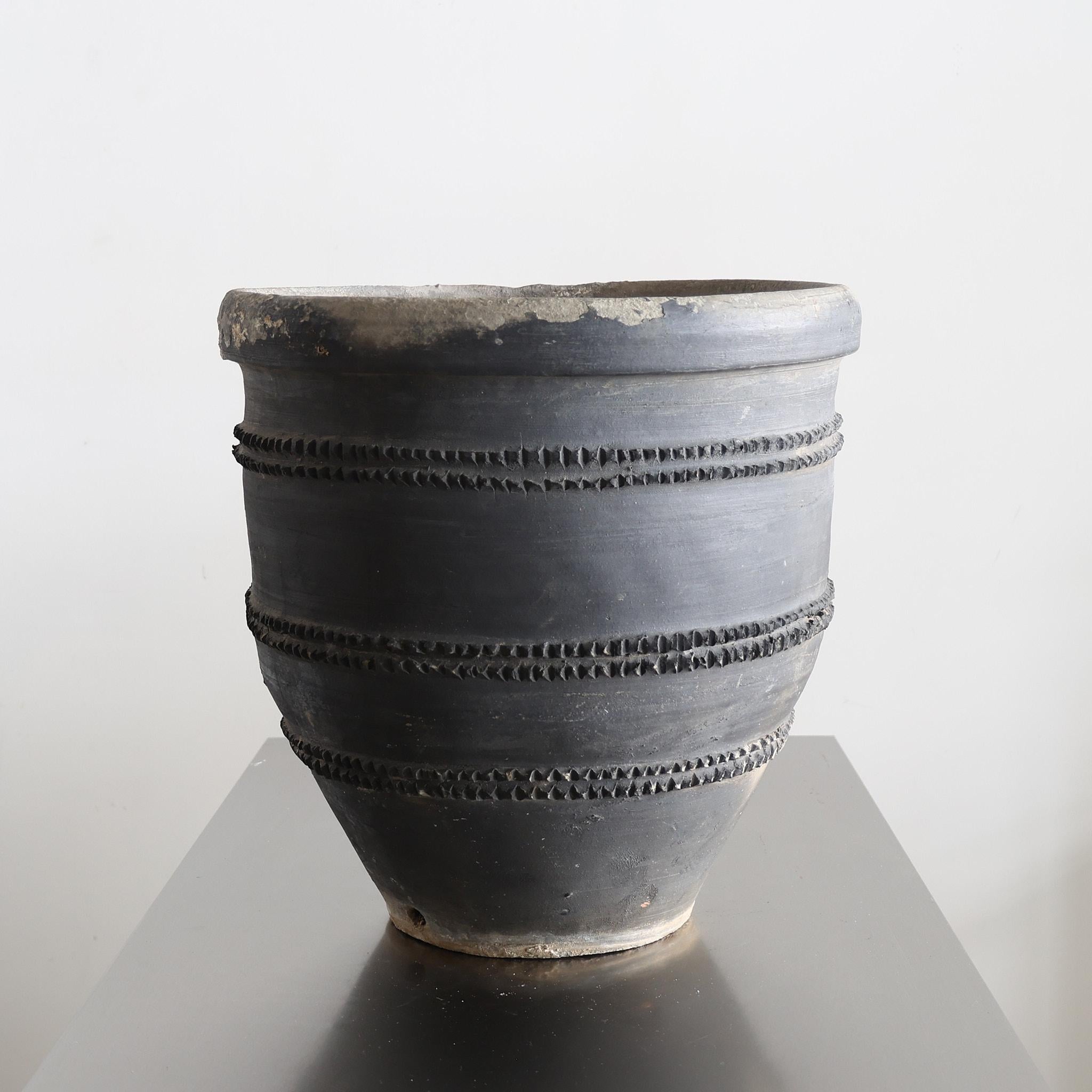 C.1920s Black Catalan Cosi Pot In Good Condition In London, GB