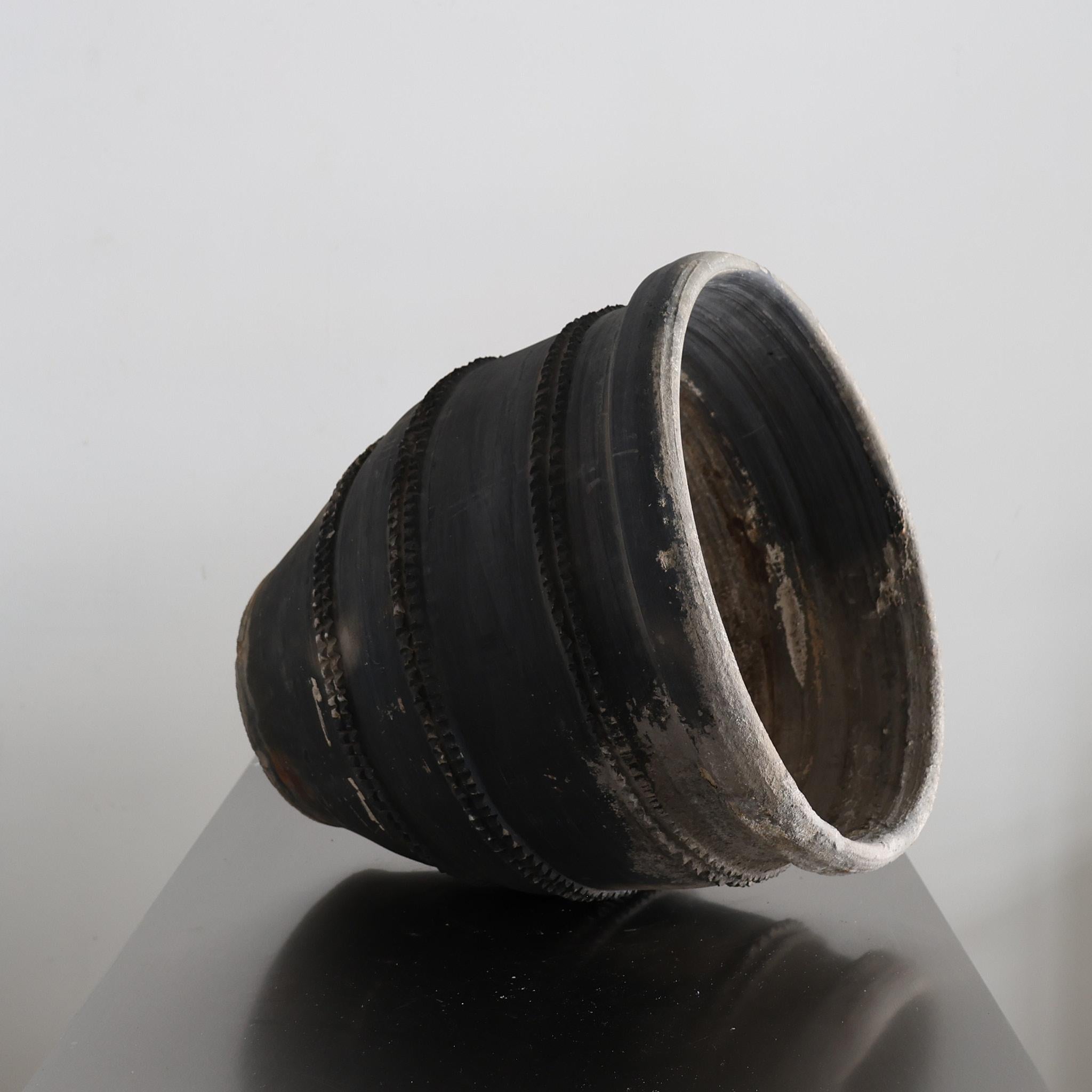 C.1920s Black Catalan Cosi Pot 1