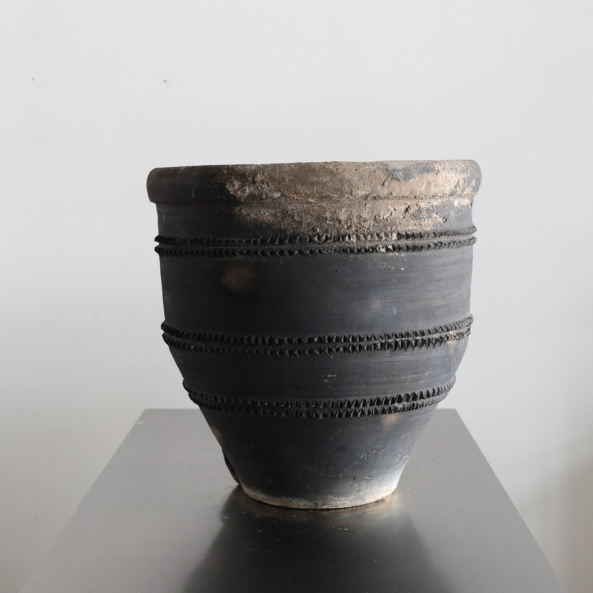 C.1920s Olla Cosi Catalana Negra Wabi Sabi principios del siglo XX en venta