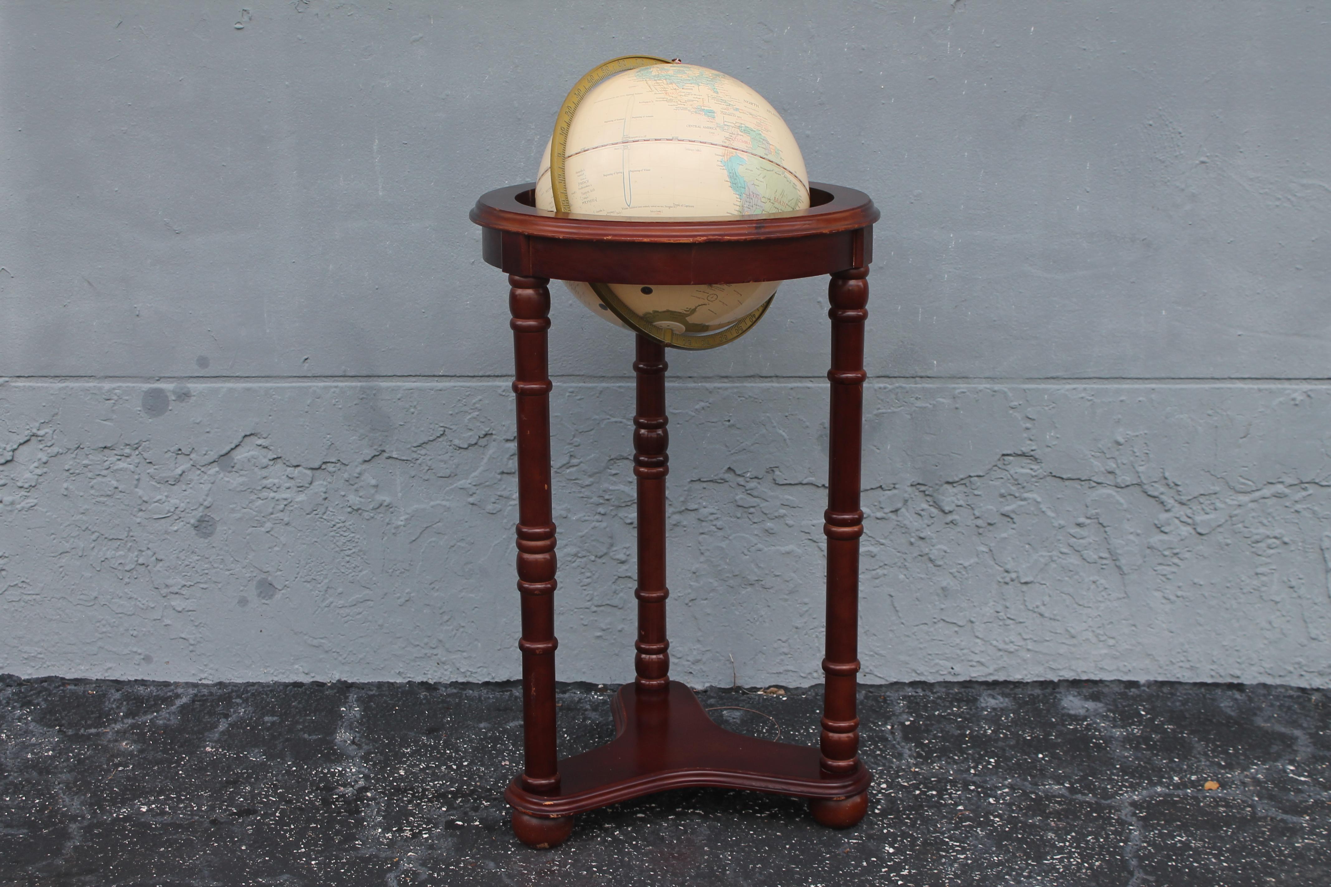 Français Globe terrestre français Art Deco World sur Pedestal, vers 1920