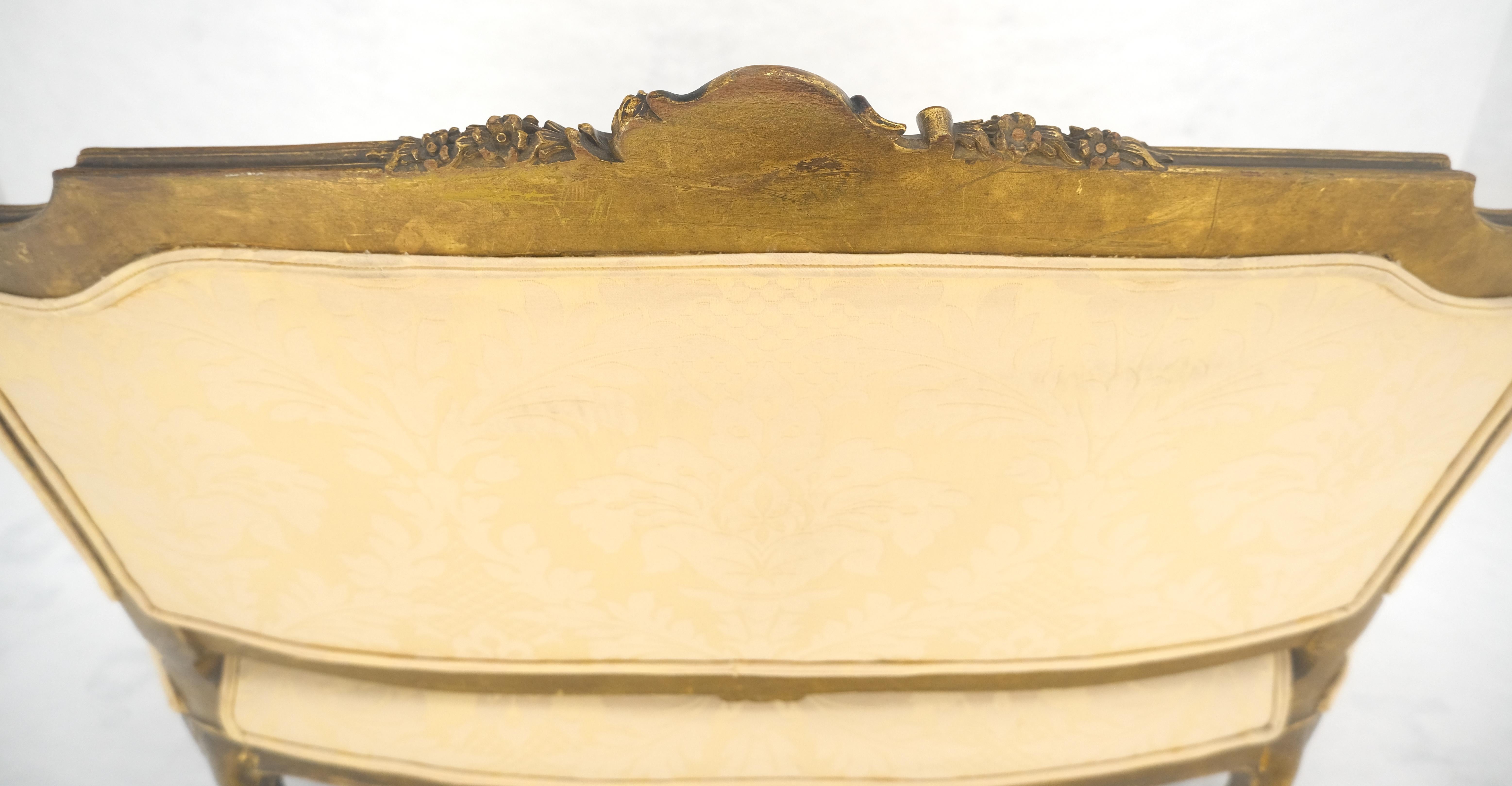 c1920s Sofá Loveseat francés Luis XV de madera dorada en venta 3