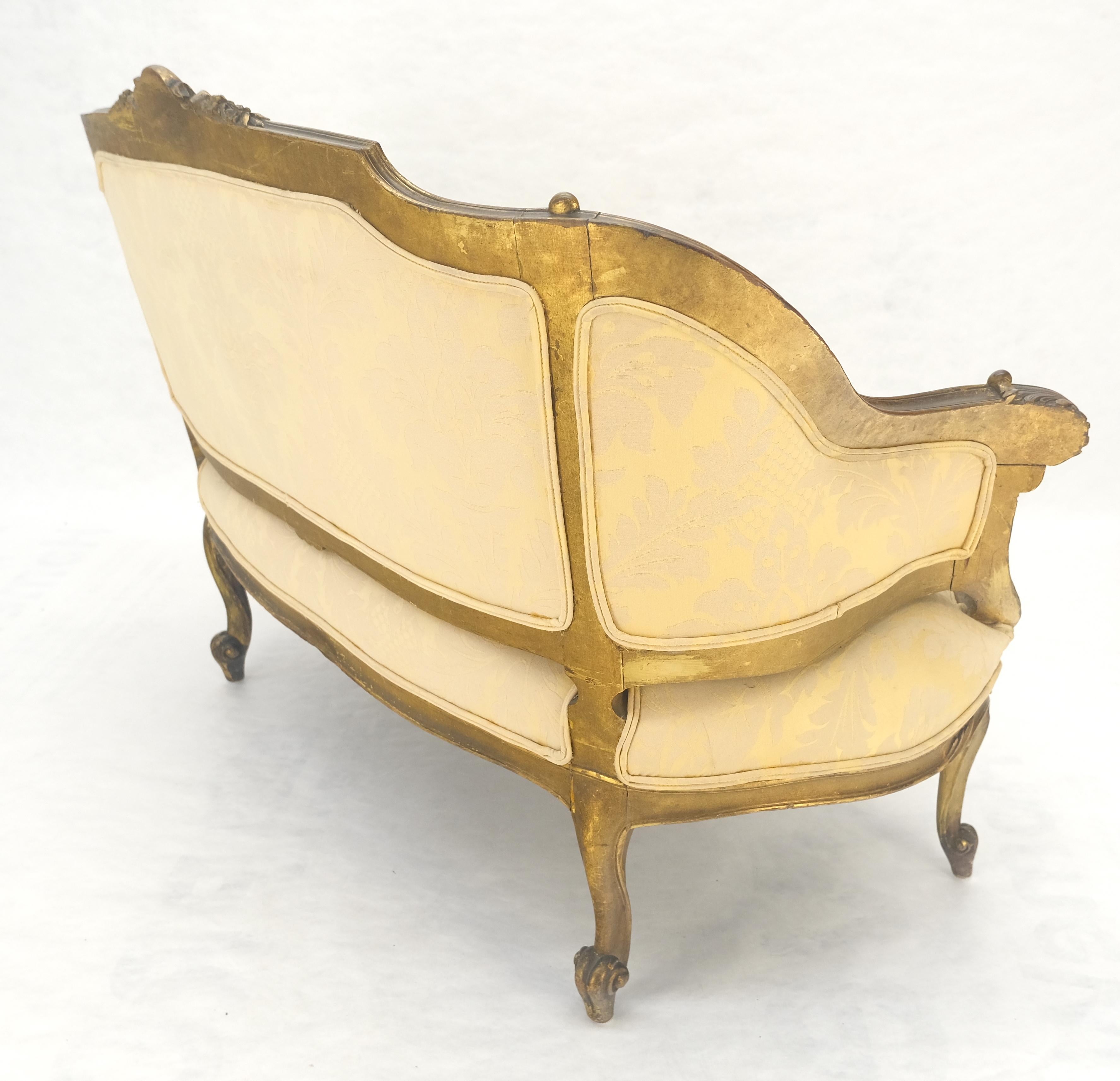 c1920s Sofá Loveseat francés Luis XV de madera dorada en venta 4