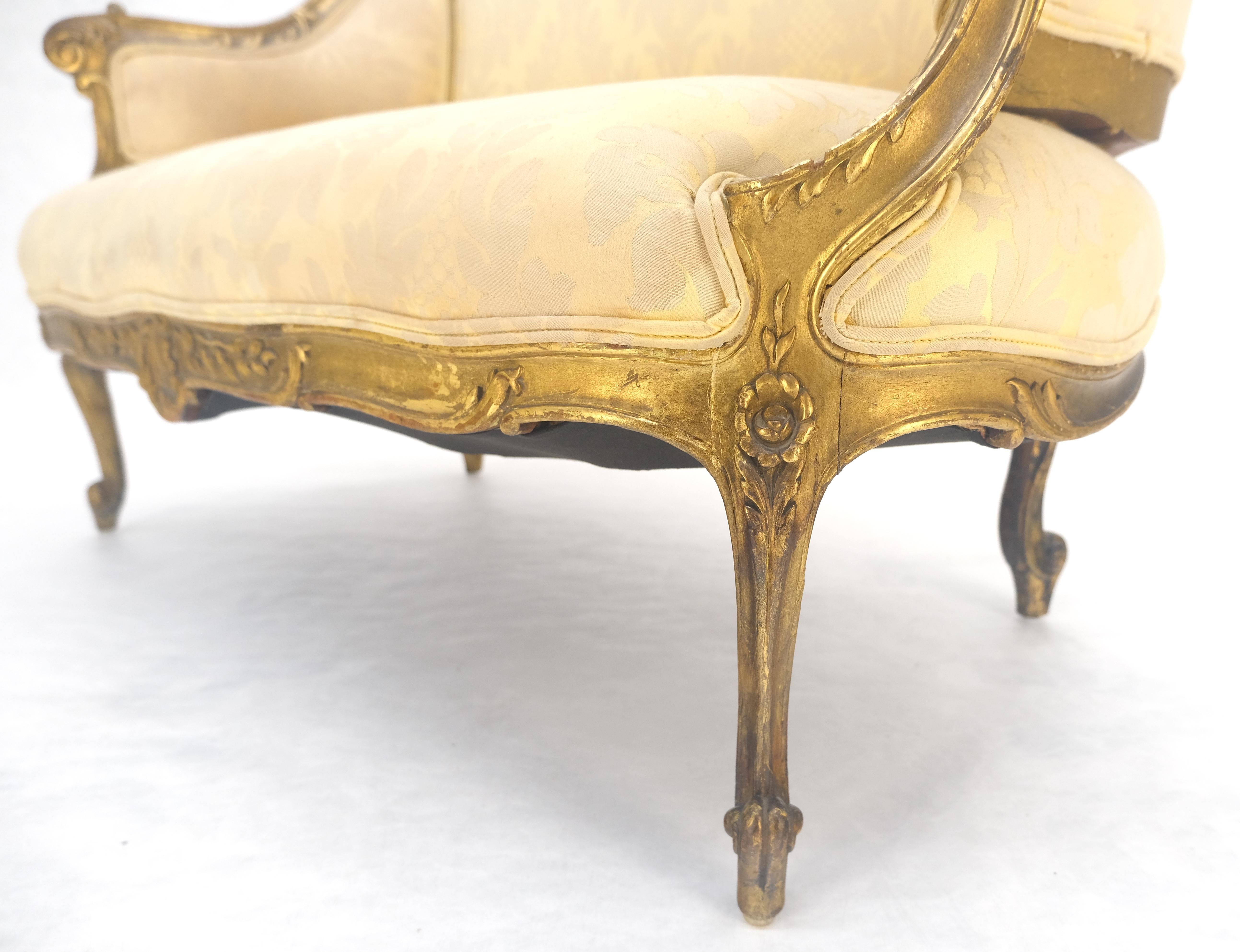 c1920s Sofá Loveseat francés Luis XV de madera dorada Provincial francés en venta