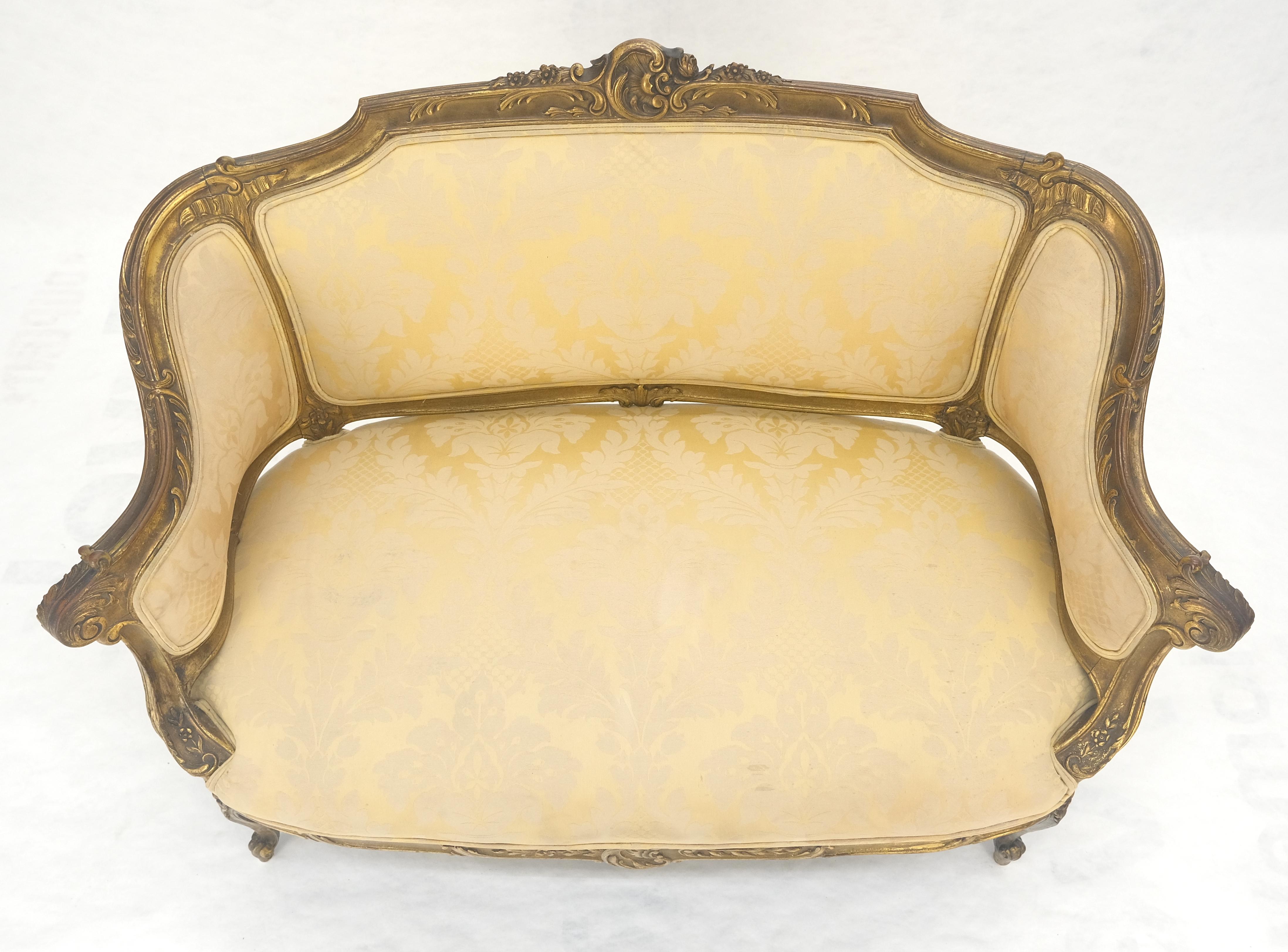 c1920s Sofá Loveseat francés Luis XV de madera dorada Dorado en venta