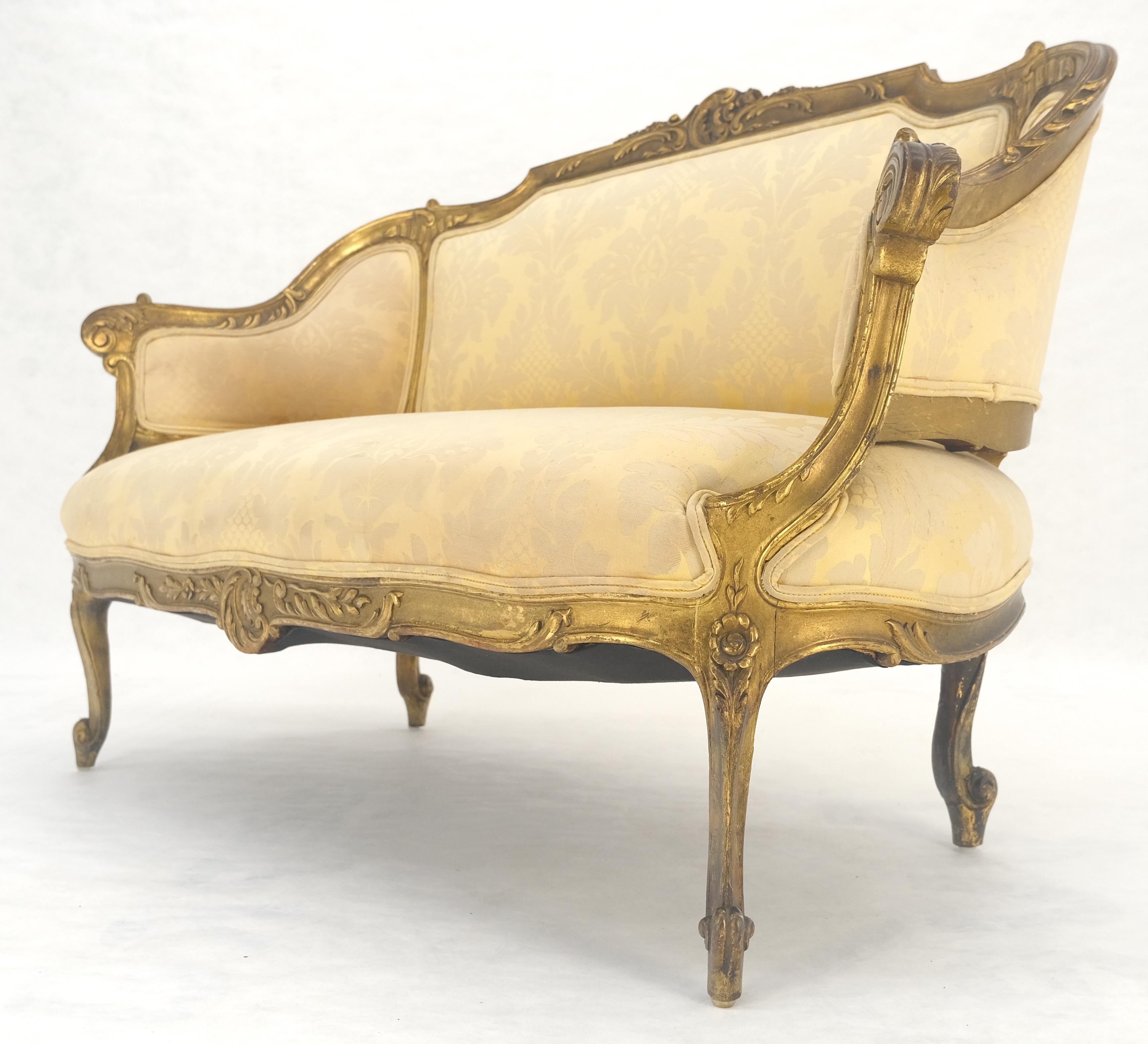 c1920s Sofá Loveseat francés Luis XV de madera dorada Madera dura en venta