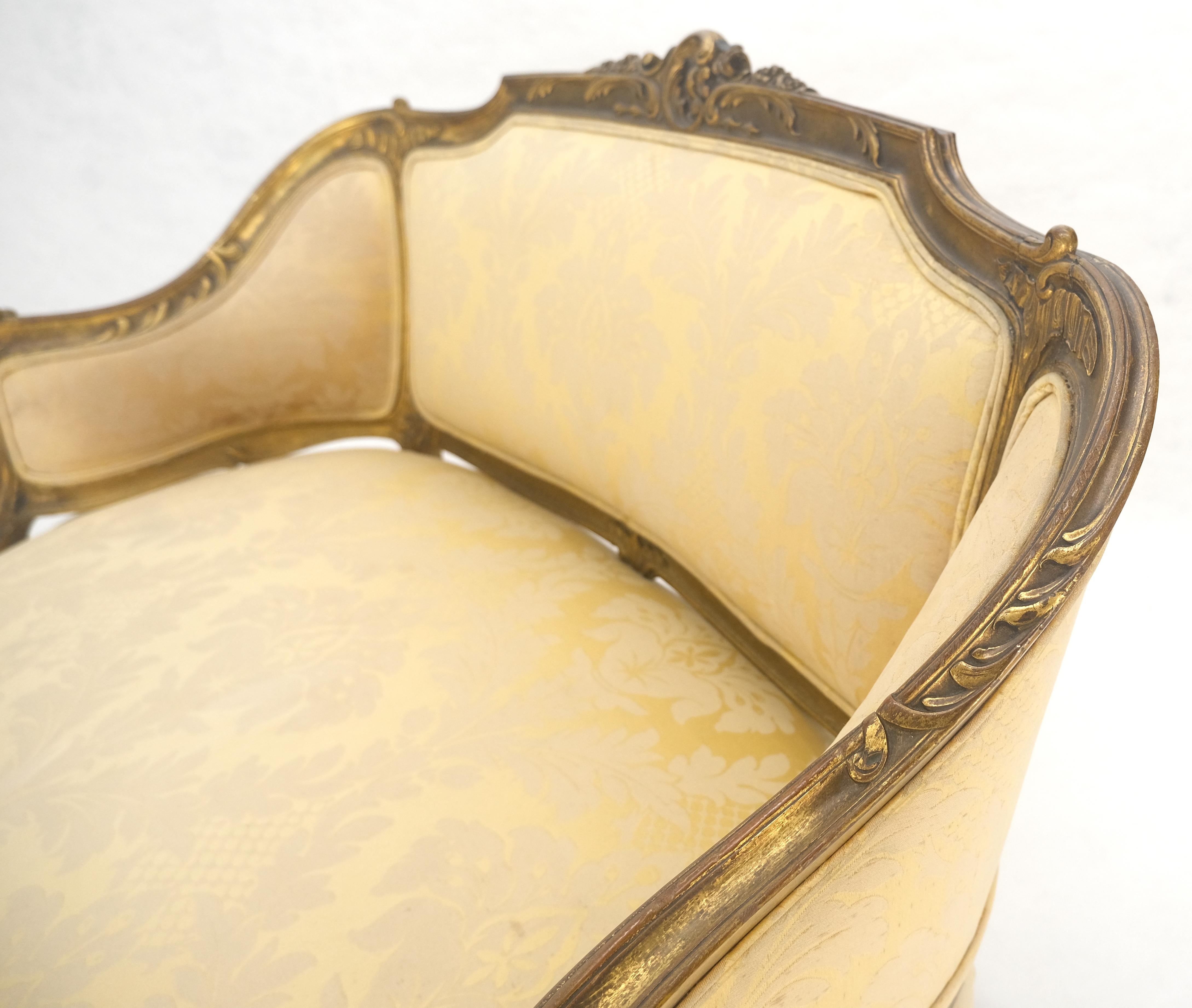 c1920s Sofá Loveseat francés Luis XV de madera dorada en venta 1