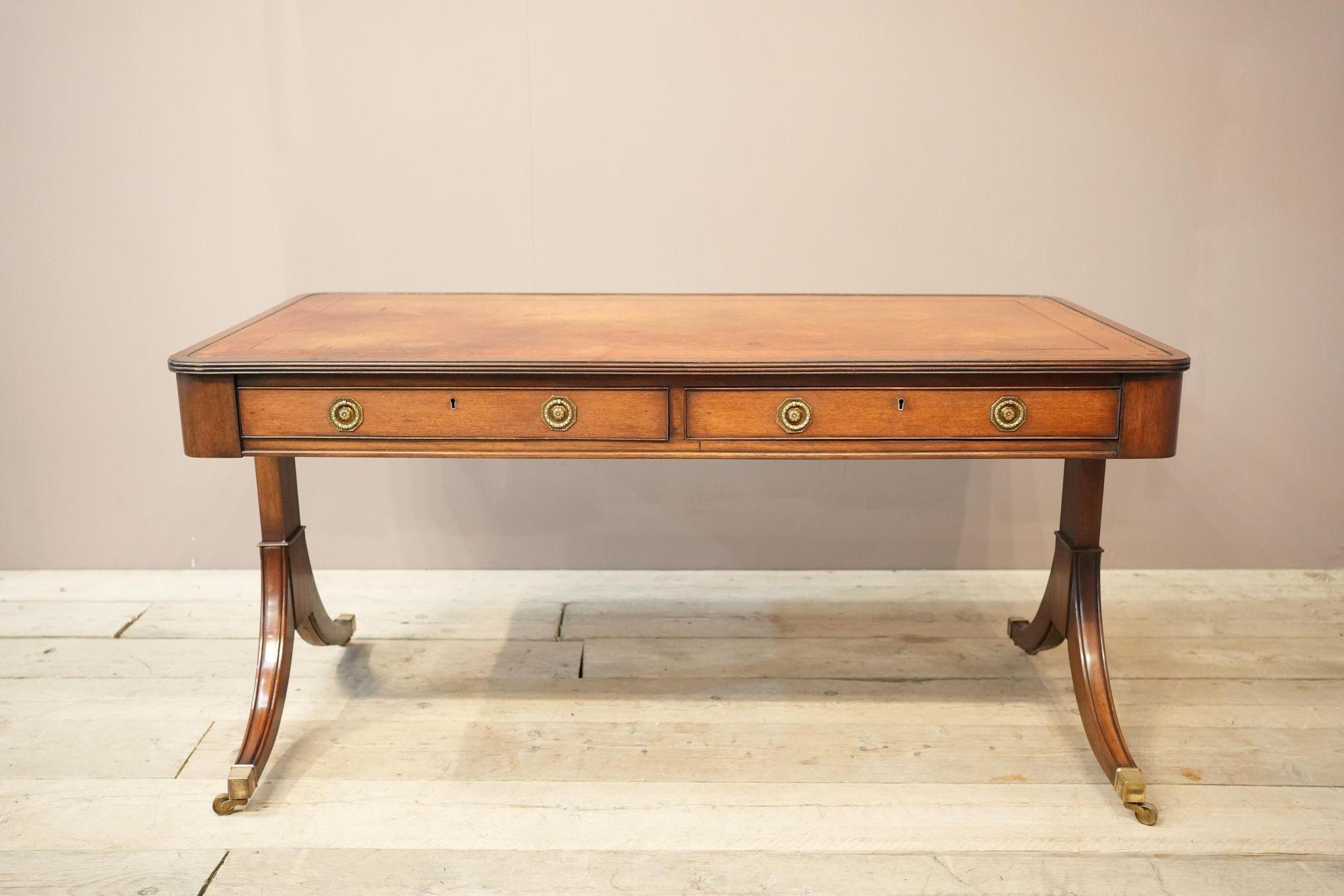 c.1920's Georgian style mahogany and tan leather desk In Good Condition In Malton, GB
