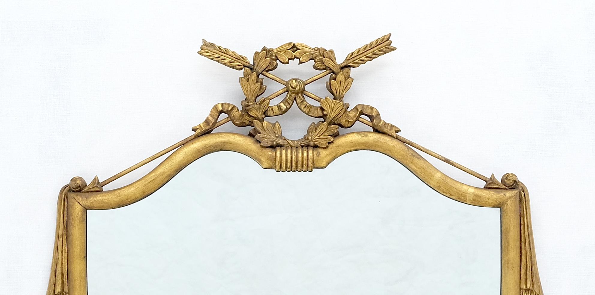 Specchio da parete dorato a forma di scudo e di Arrow Coat of Arms del 1920 circa MINT In condizioni ottime in vendita a Rockaway, NJ