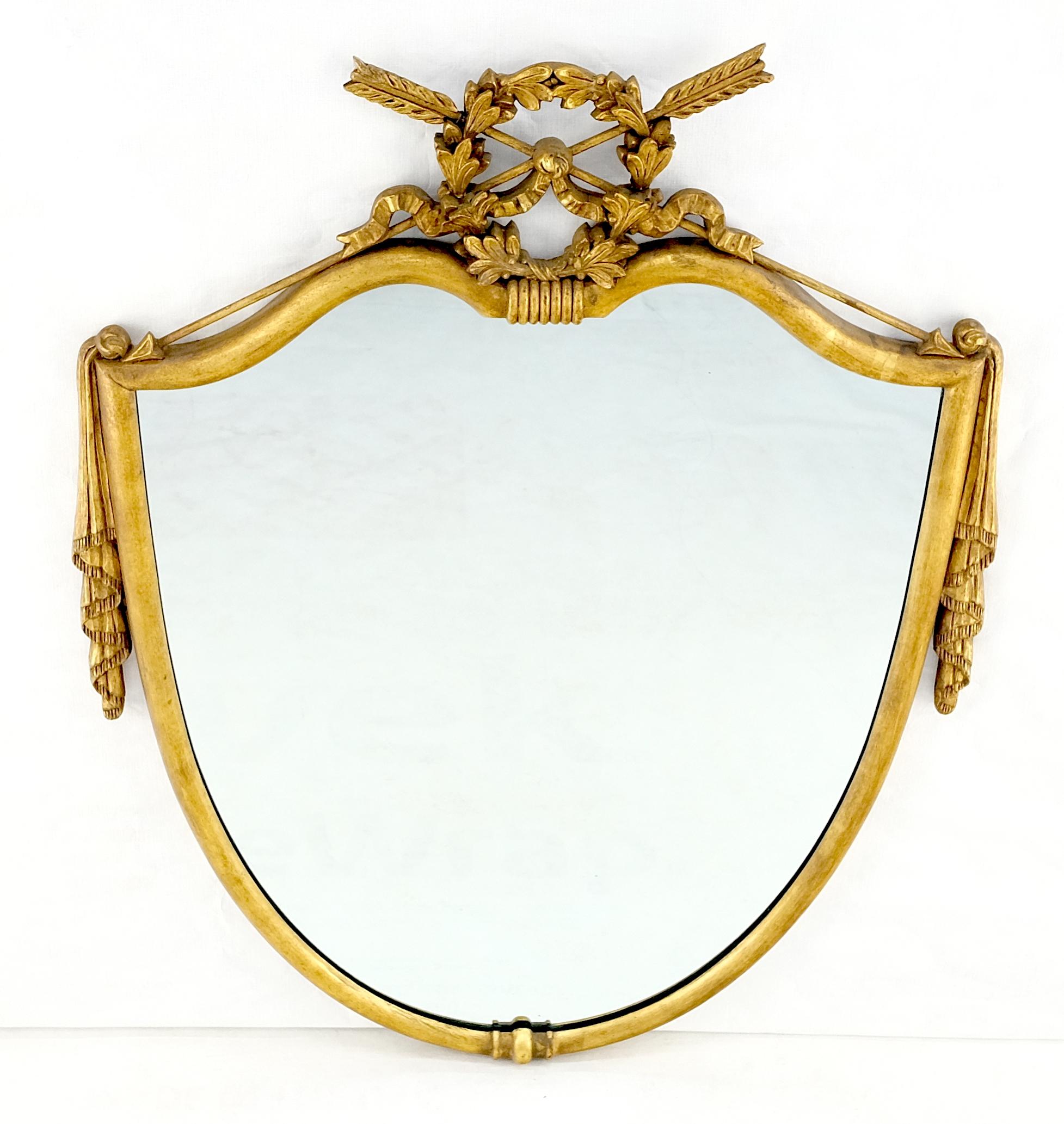XX secolo Specchio da parete dorato a forma di scudo e di Arrow Coat of Arms del 1920 circa MINT in vendita