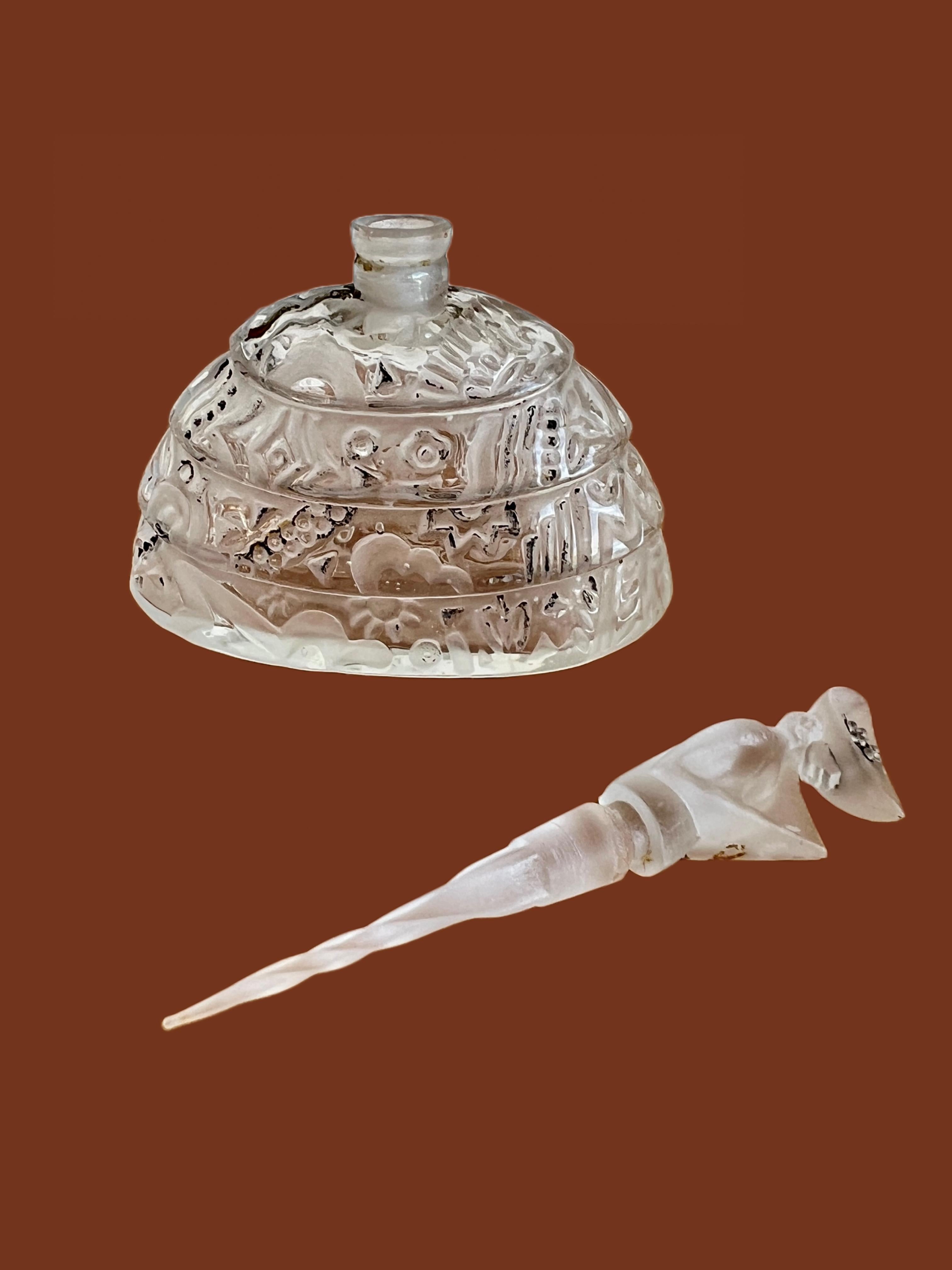 Incredible and rare figural perfume bottle designed by Albert Mosheim for the House of Tre-jur. It once held the perfume “Suivez - Moi” (Follow Me).

Size: 3-1/4